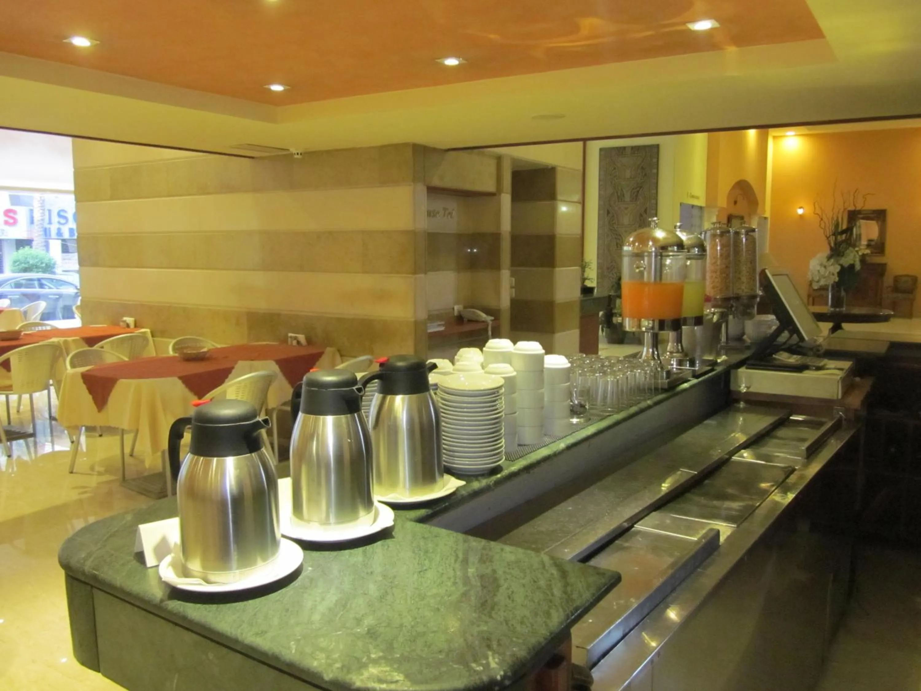 Restaurant/places to eat in Madisson Hotel