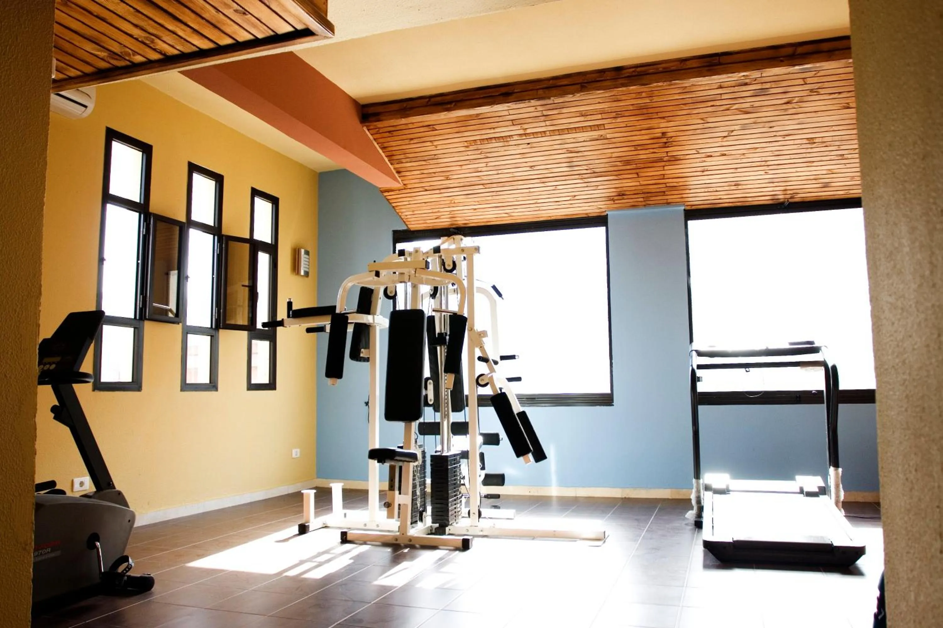 Fitness centre/facilities in Madisson Hotel