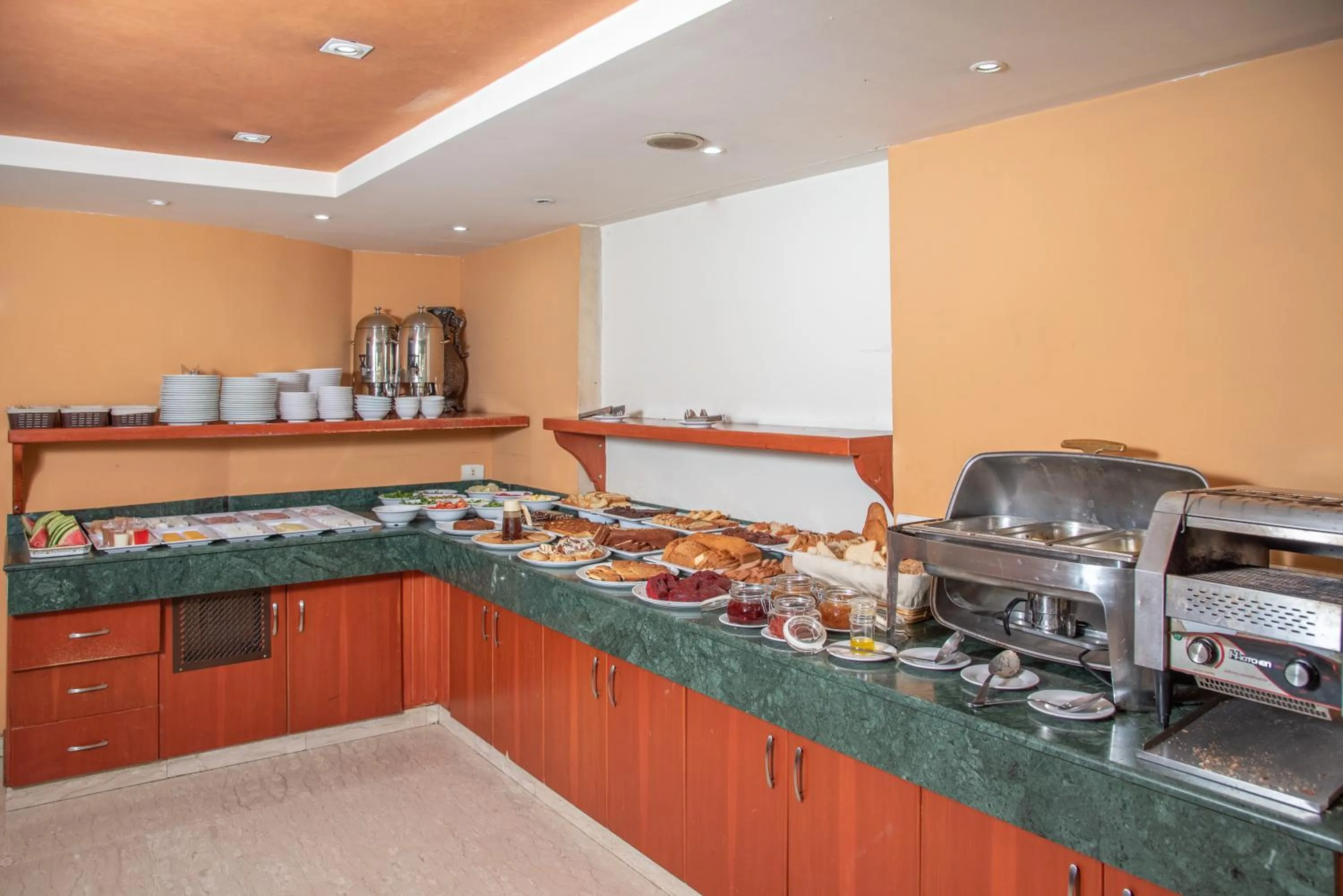 Food and drinks in Madisson Hotel