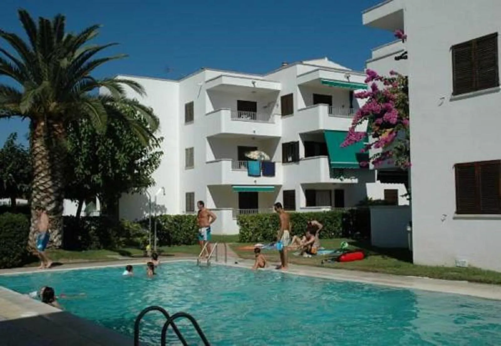 Swimming pool in Cala Montgo 33