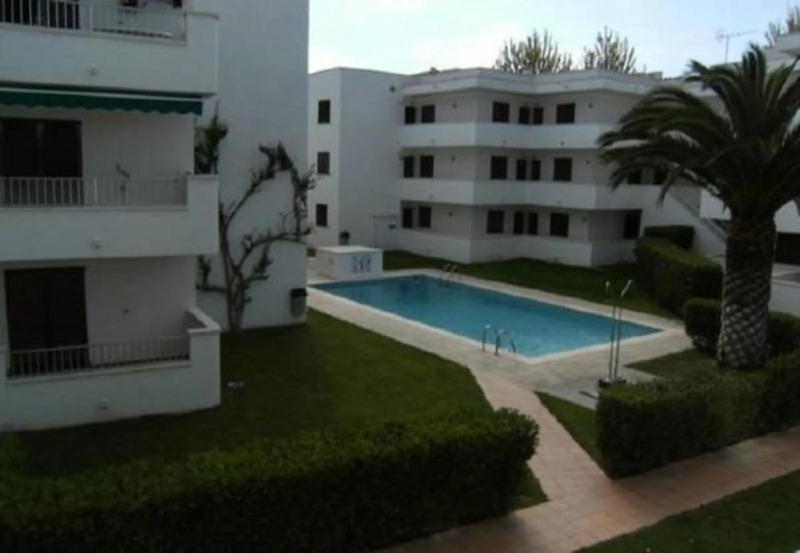 Swimming pool in Cala Montgo 33