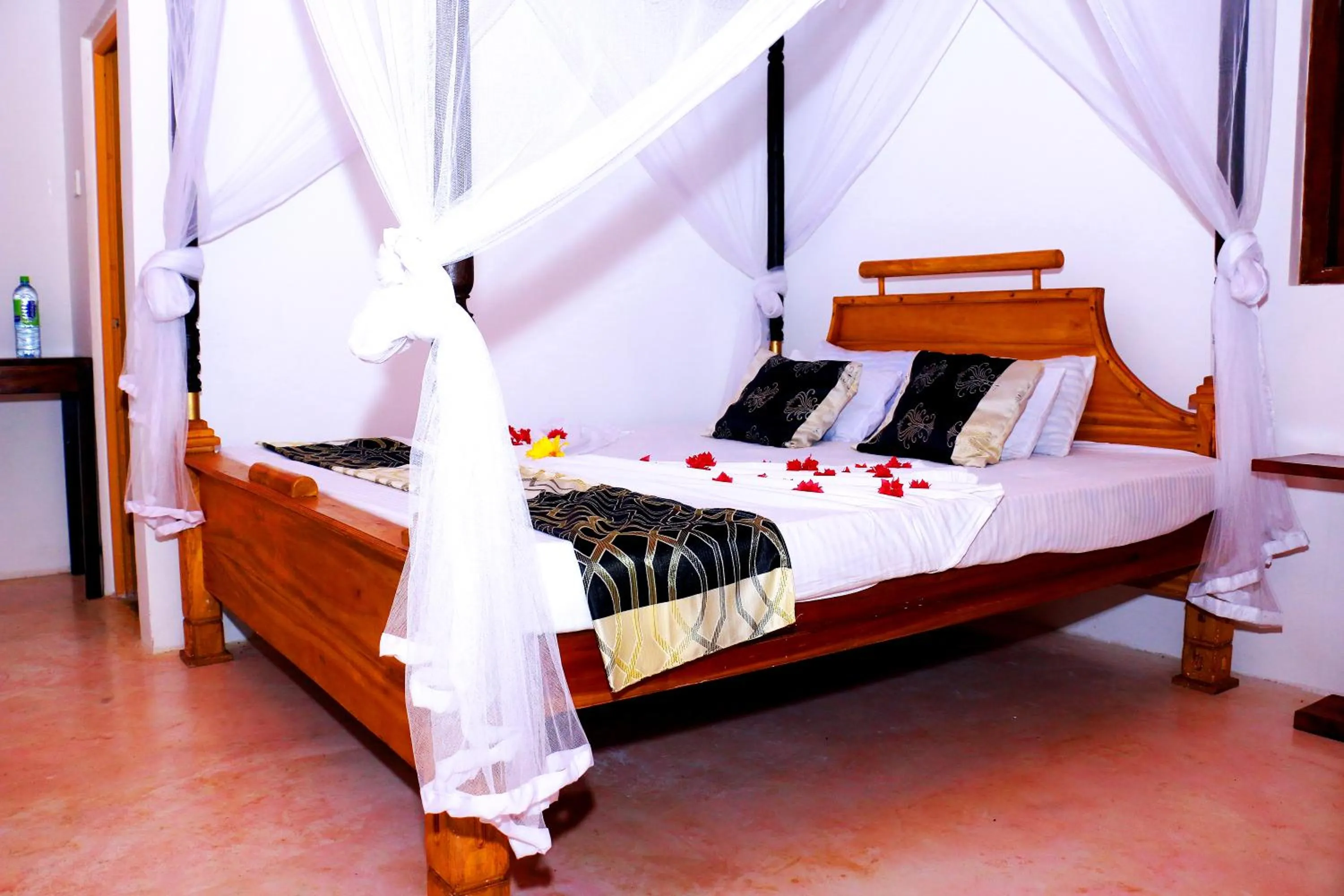 Bed in Turtle Watch Cabana