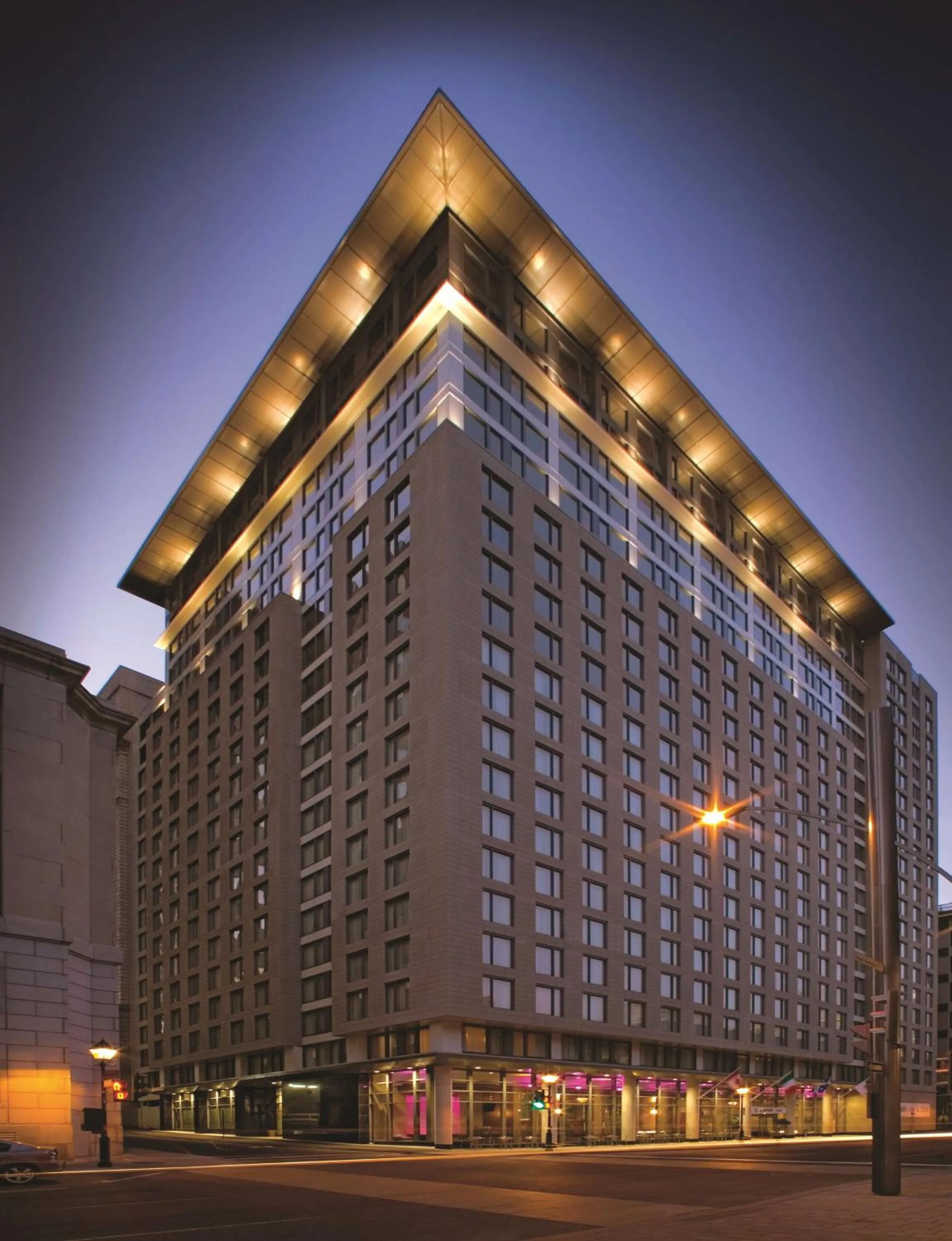 Property building in Embassy Suites by Hilton - Montreal