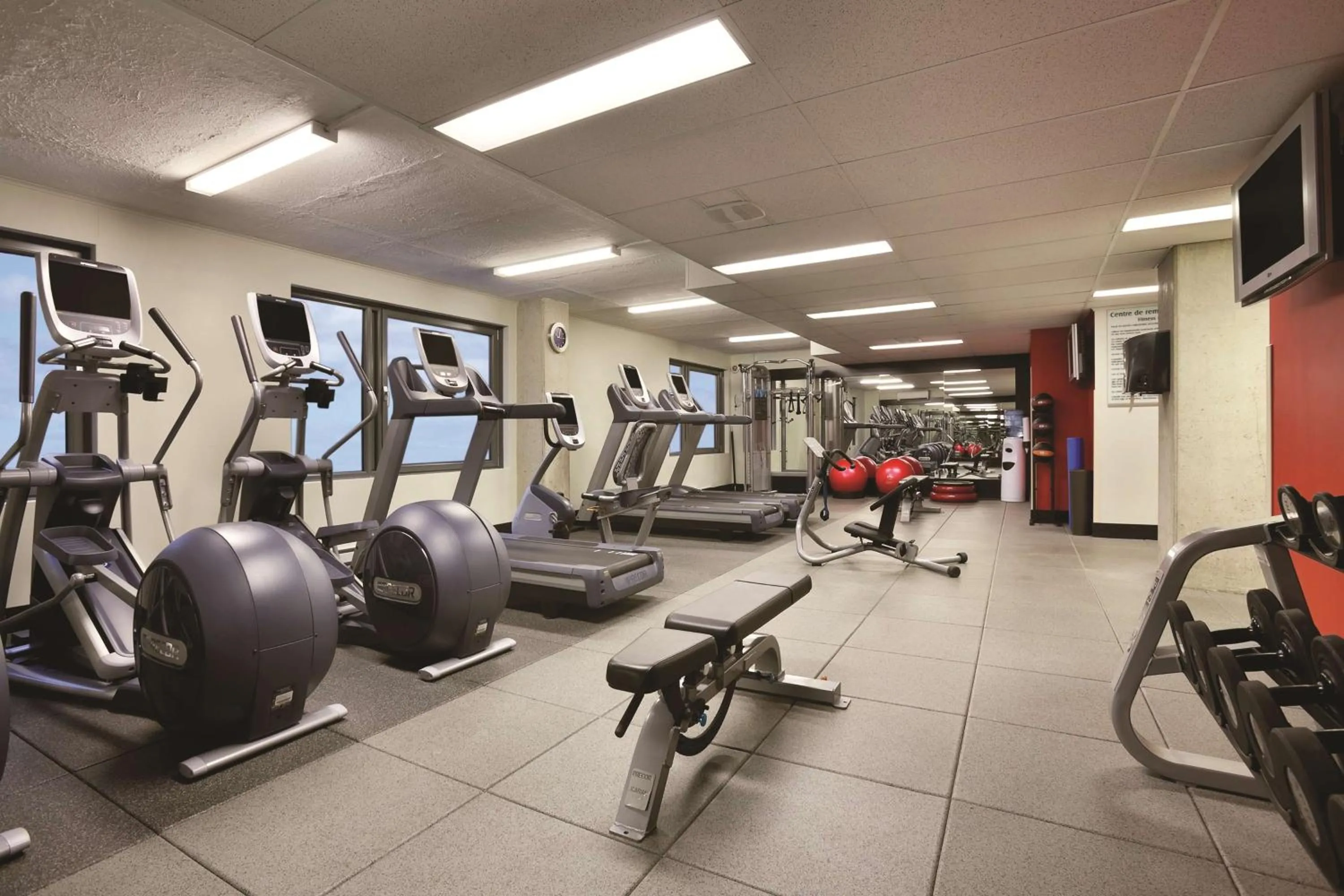 Fitness centre/facilities in Embassy Suites by Hilton - Montreal