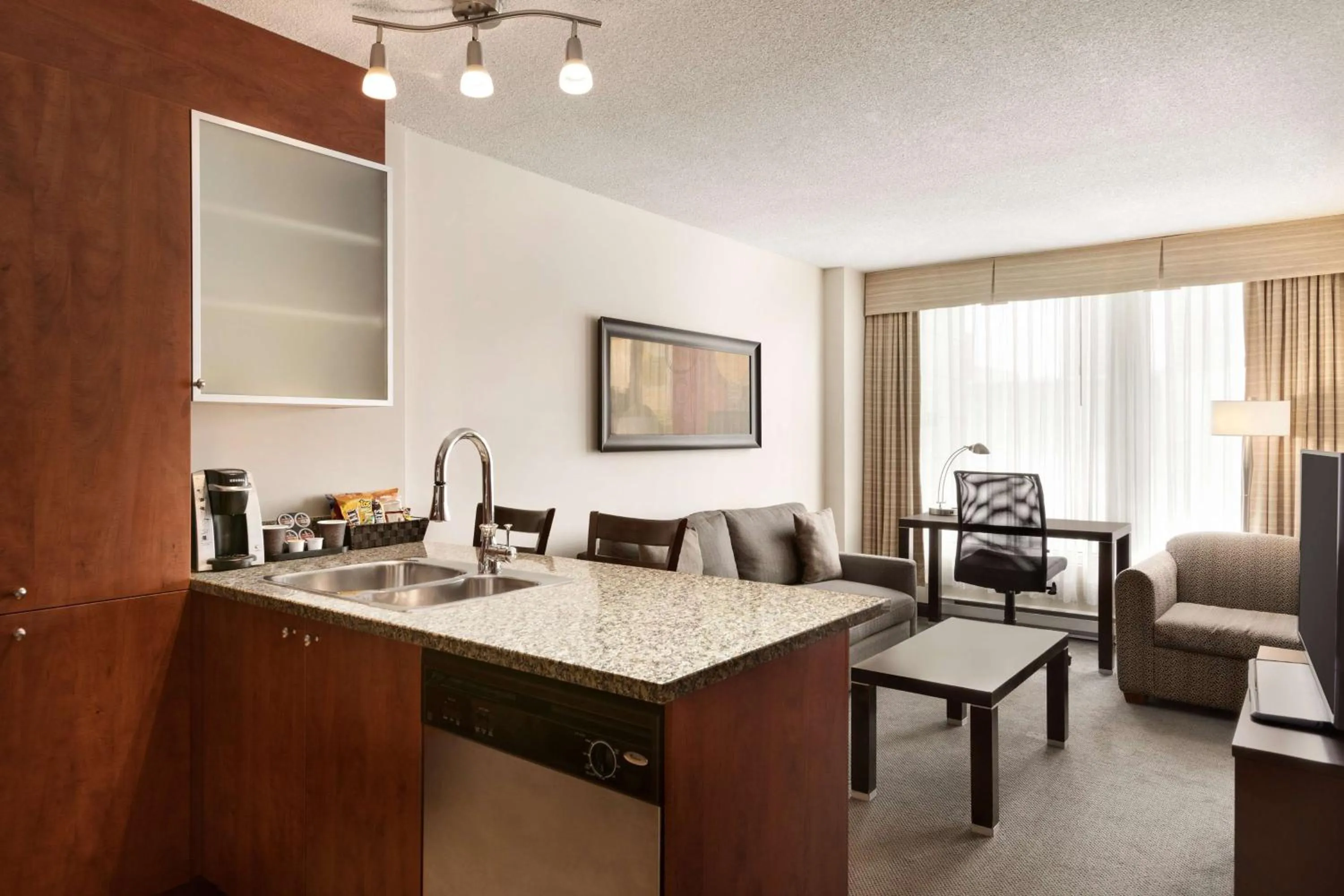 Living room in Embassy Suites by Hilton - Montreal