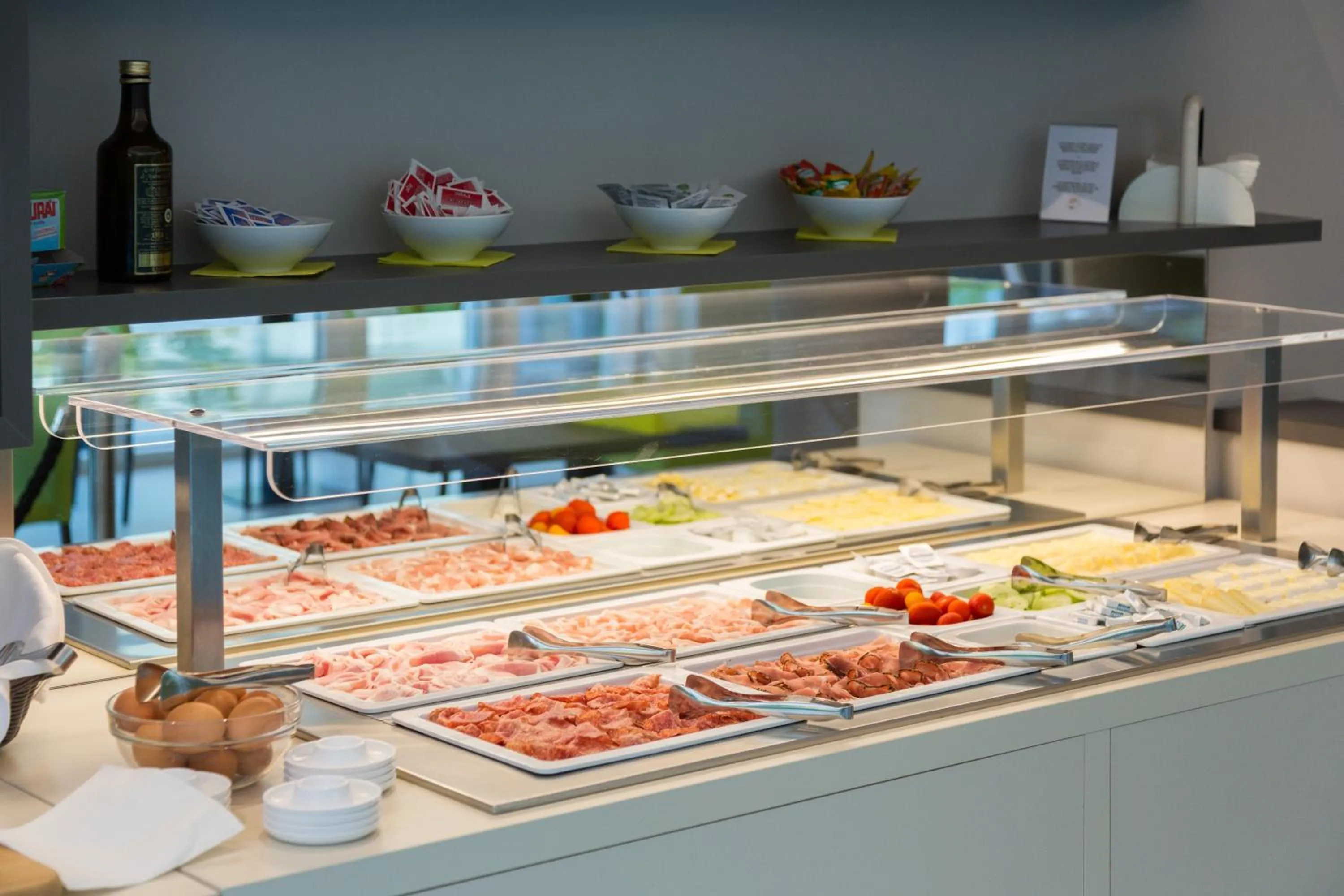 Breakfast in Garda Life