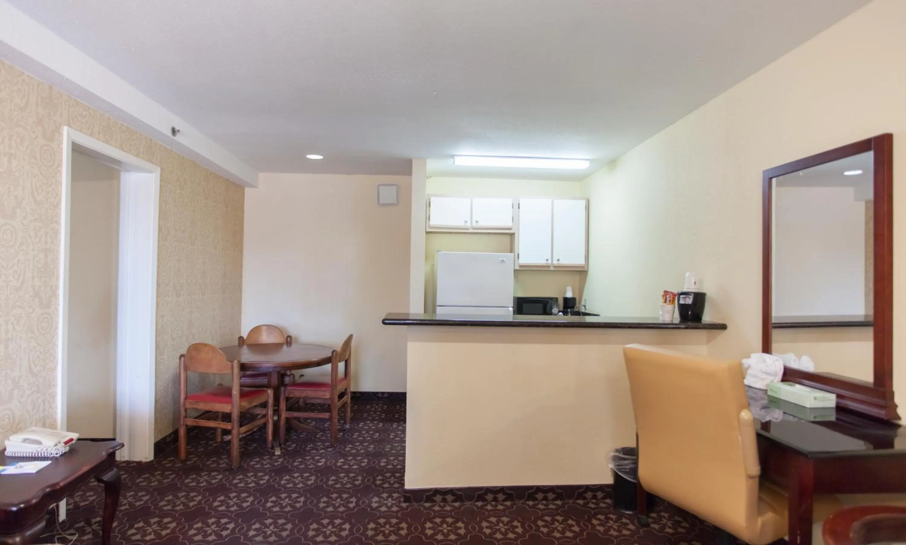 Kitchen or kitchenette in Days Inn by Wyndham Shenandoah