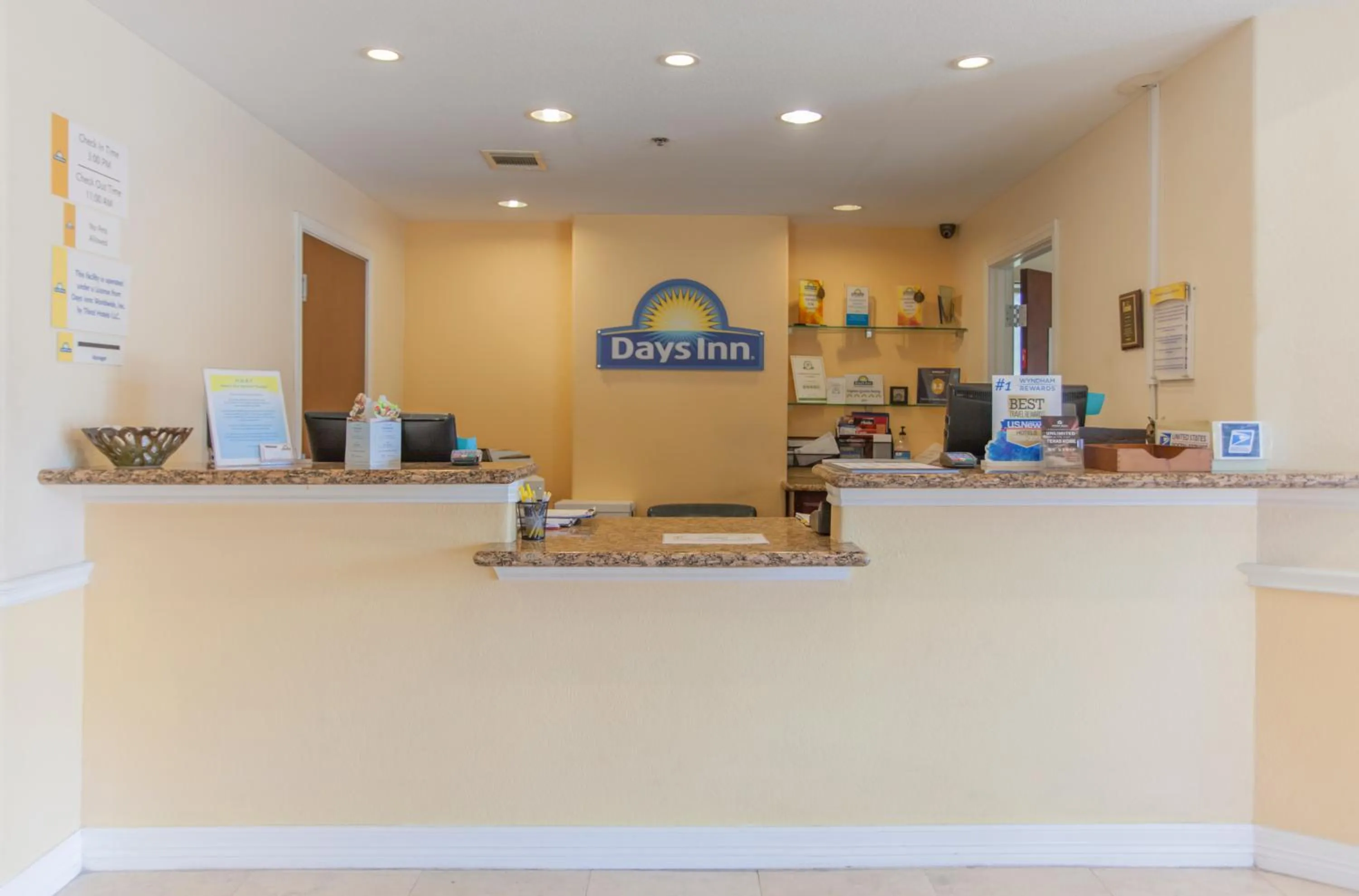 Lobby or reception in Days Inn by Wyndham Shenandoah