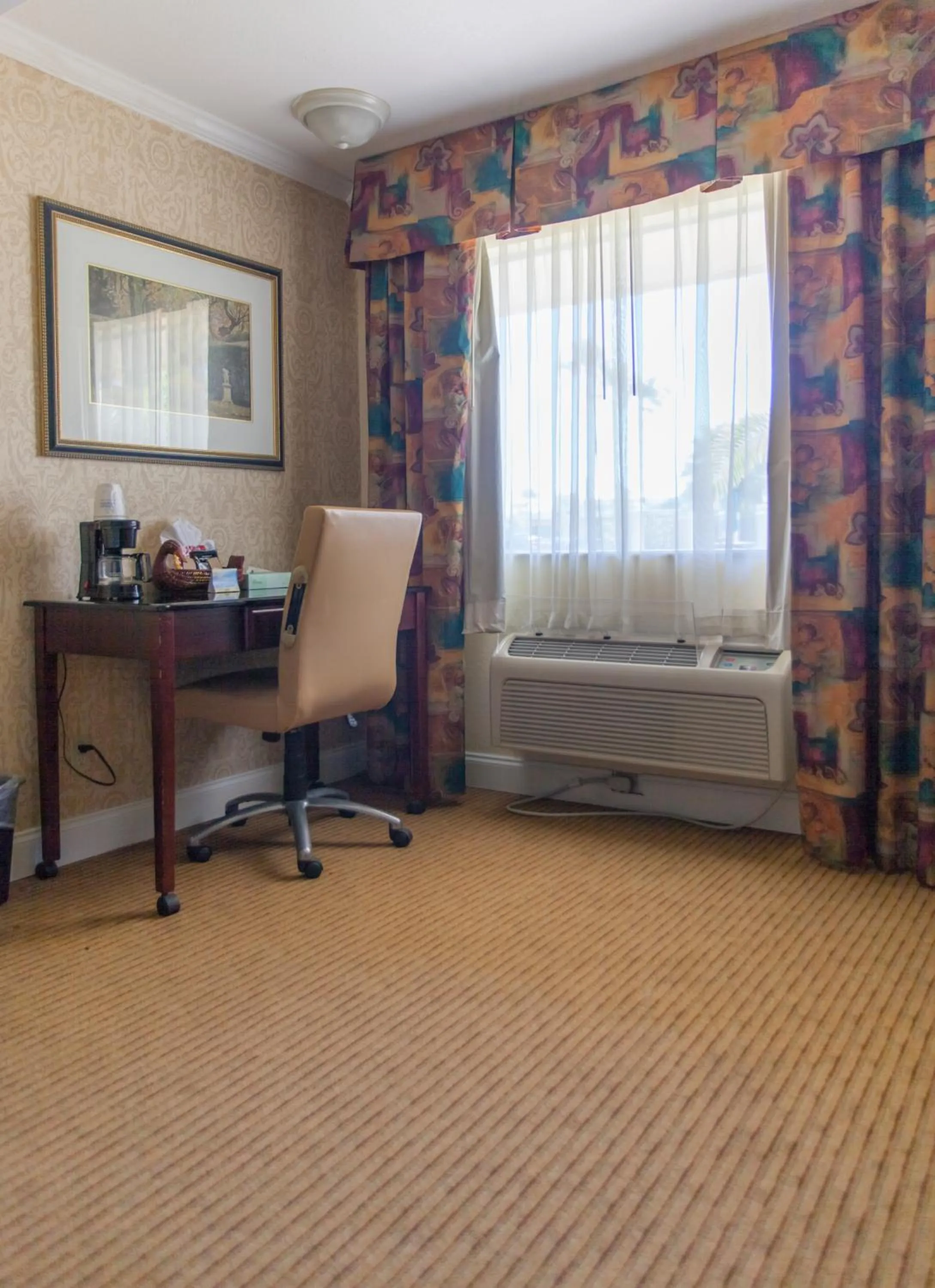 Living room in Days Inn by Wyndham Shenandoah