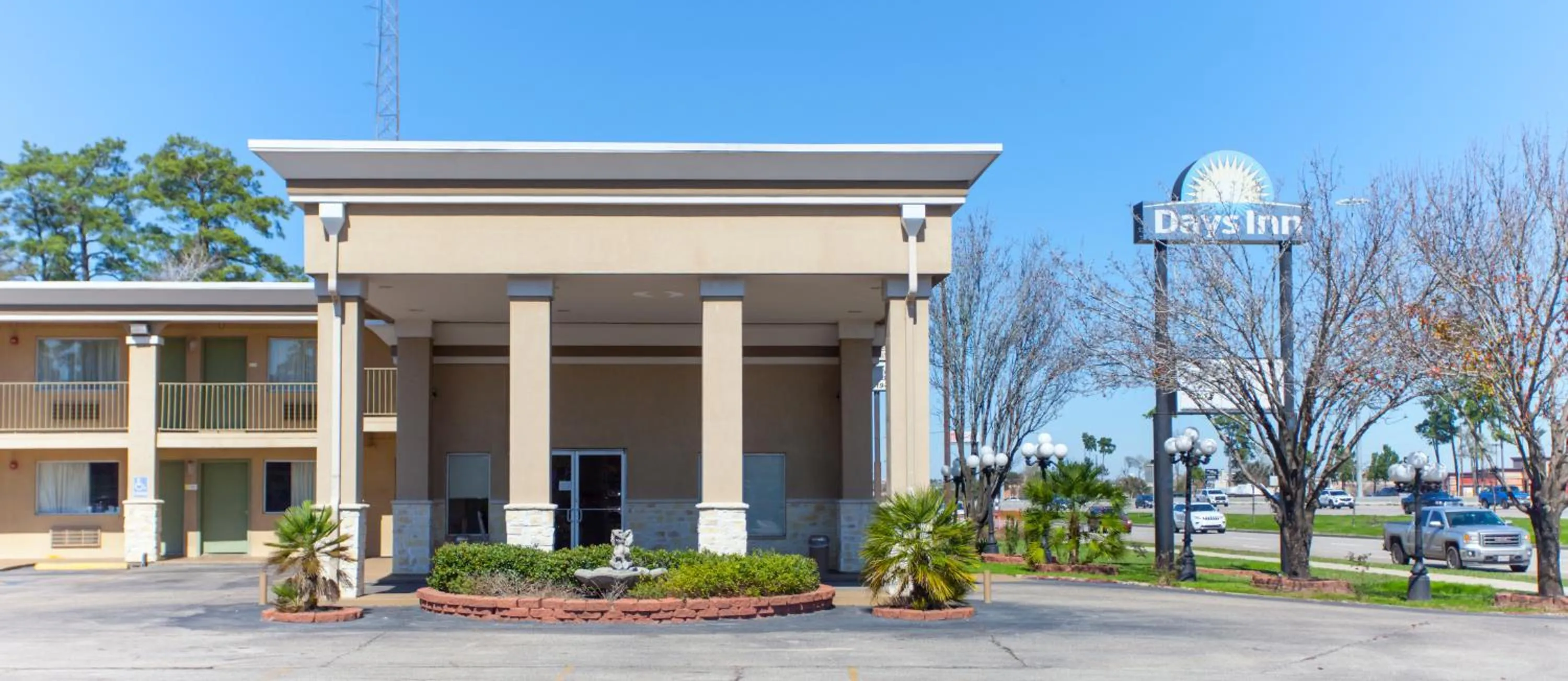 Property building in Days Inn by Wyndham Shenandoah