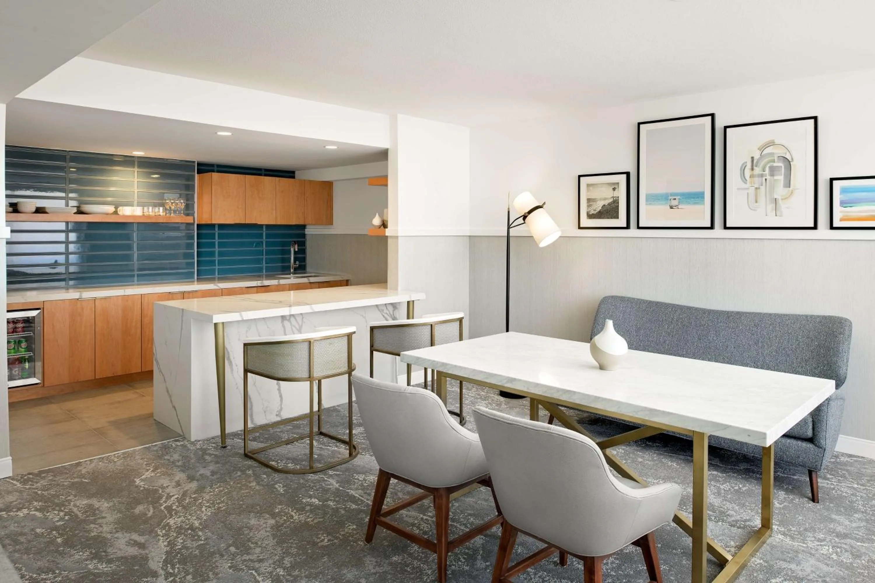 Living room in Hilton Los Angeles-Culver City, CA