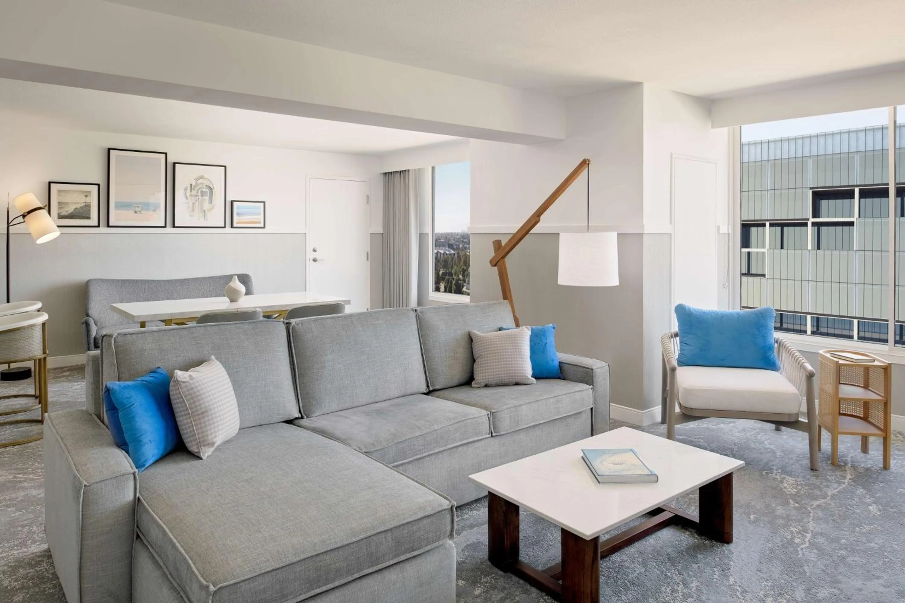 Living room in Hilton Los Angeles-Culver City, CA
