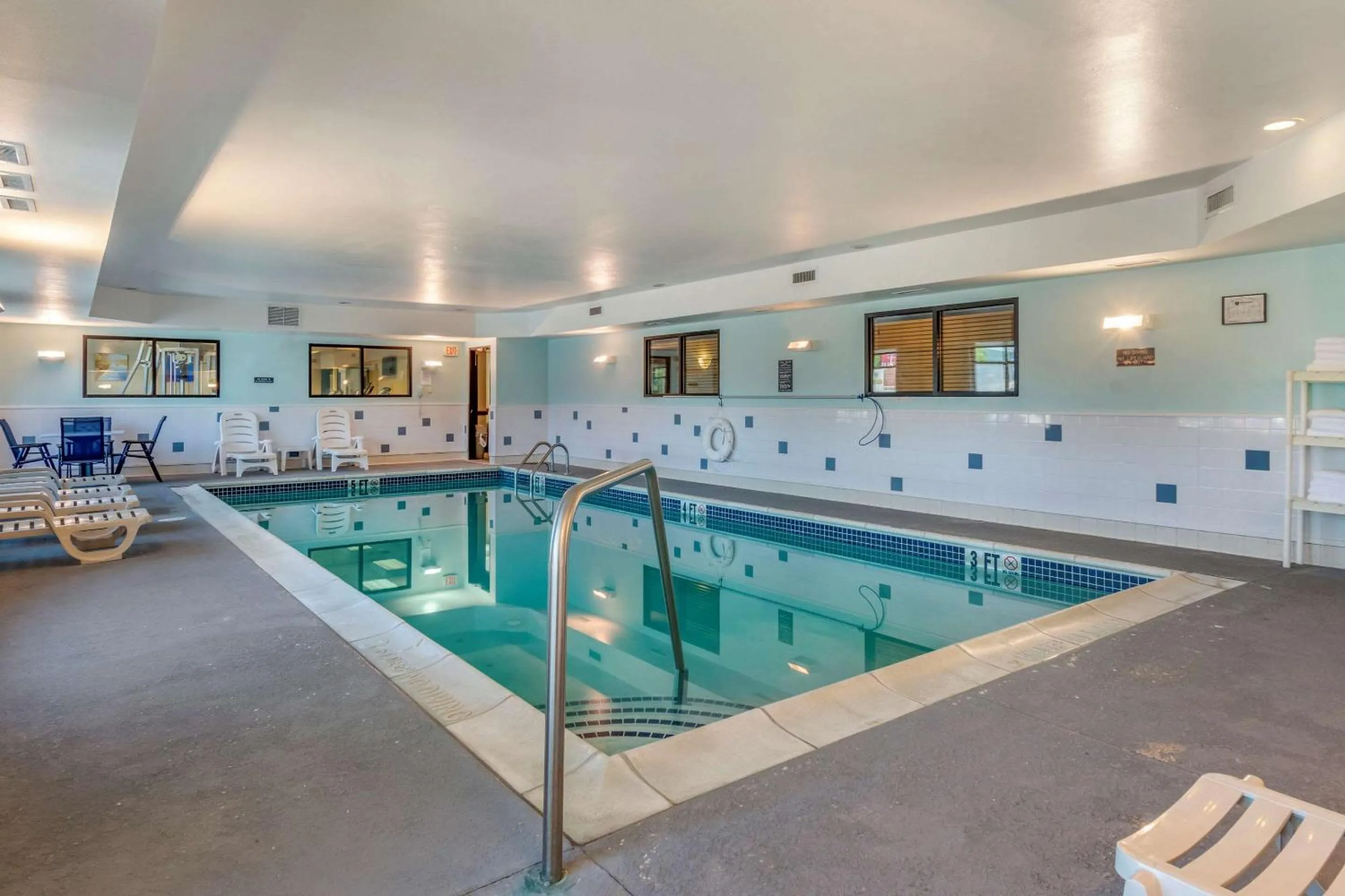 Swimming pool in Comfort Inn Williamsport