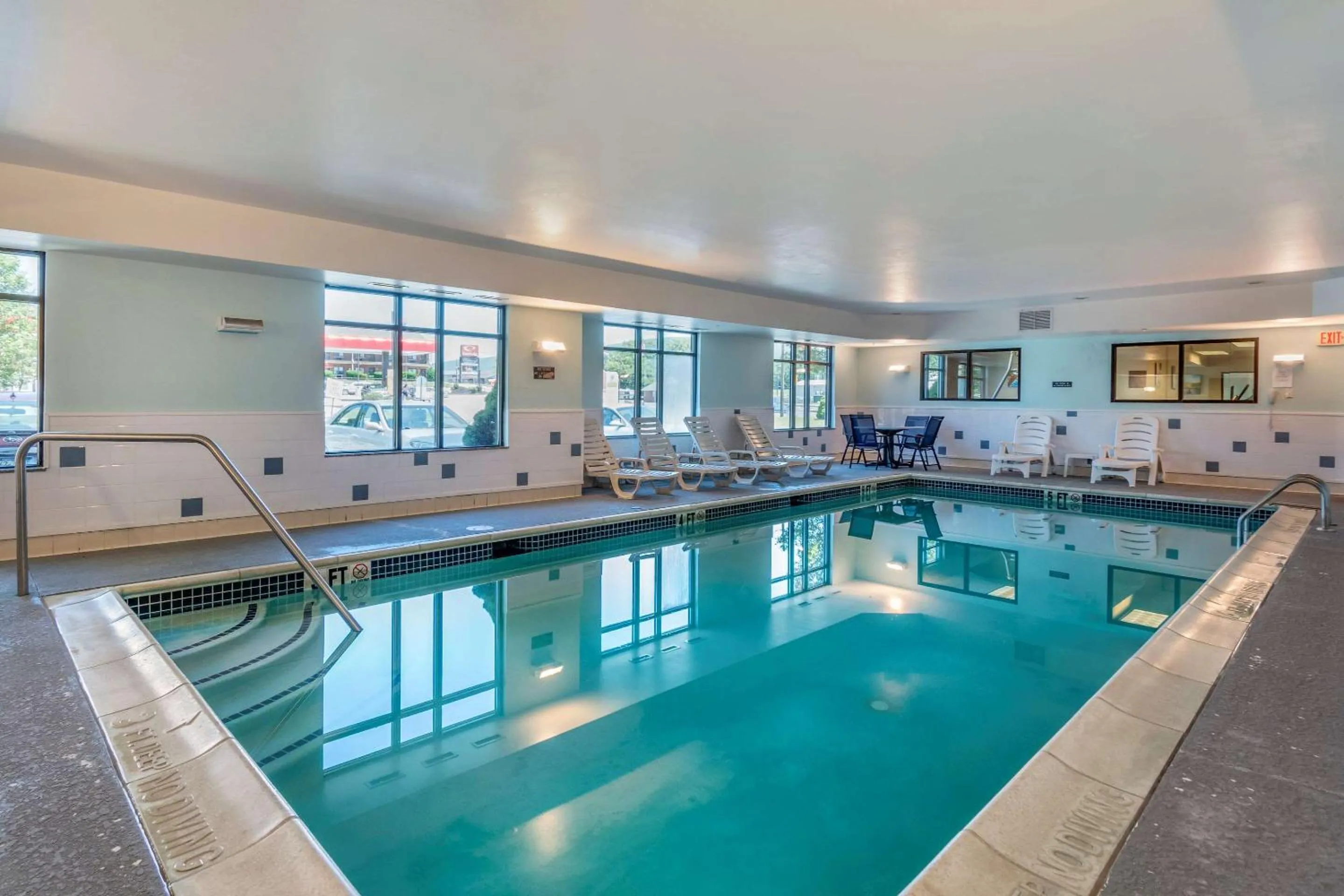 Swimming pool in Comfort Inn Williamsport