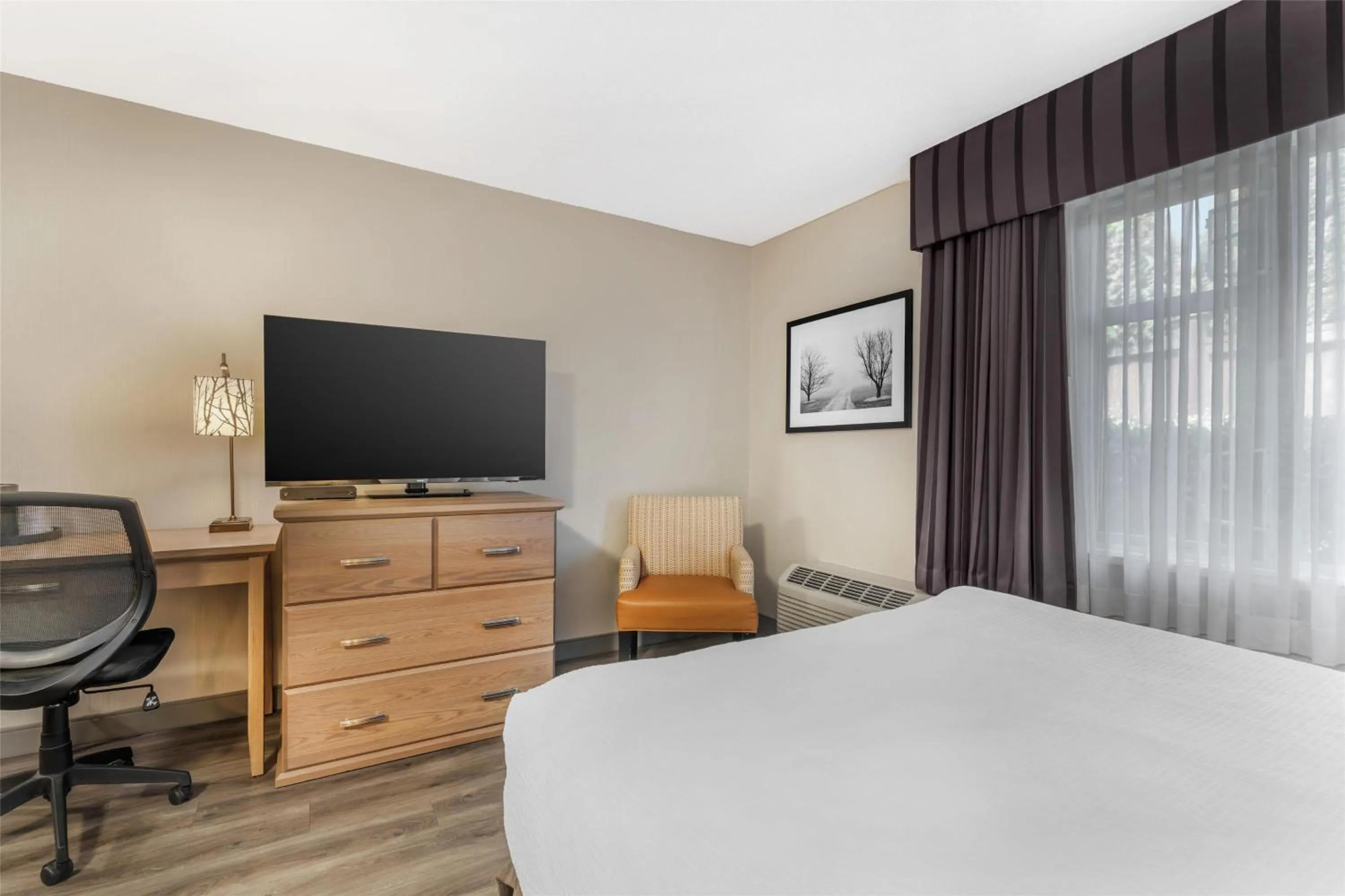 Bedroom, Bed in Best Western Plus Country Meadows Inn