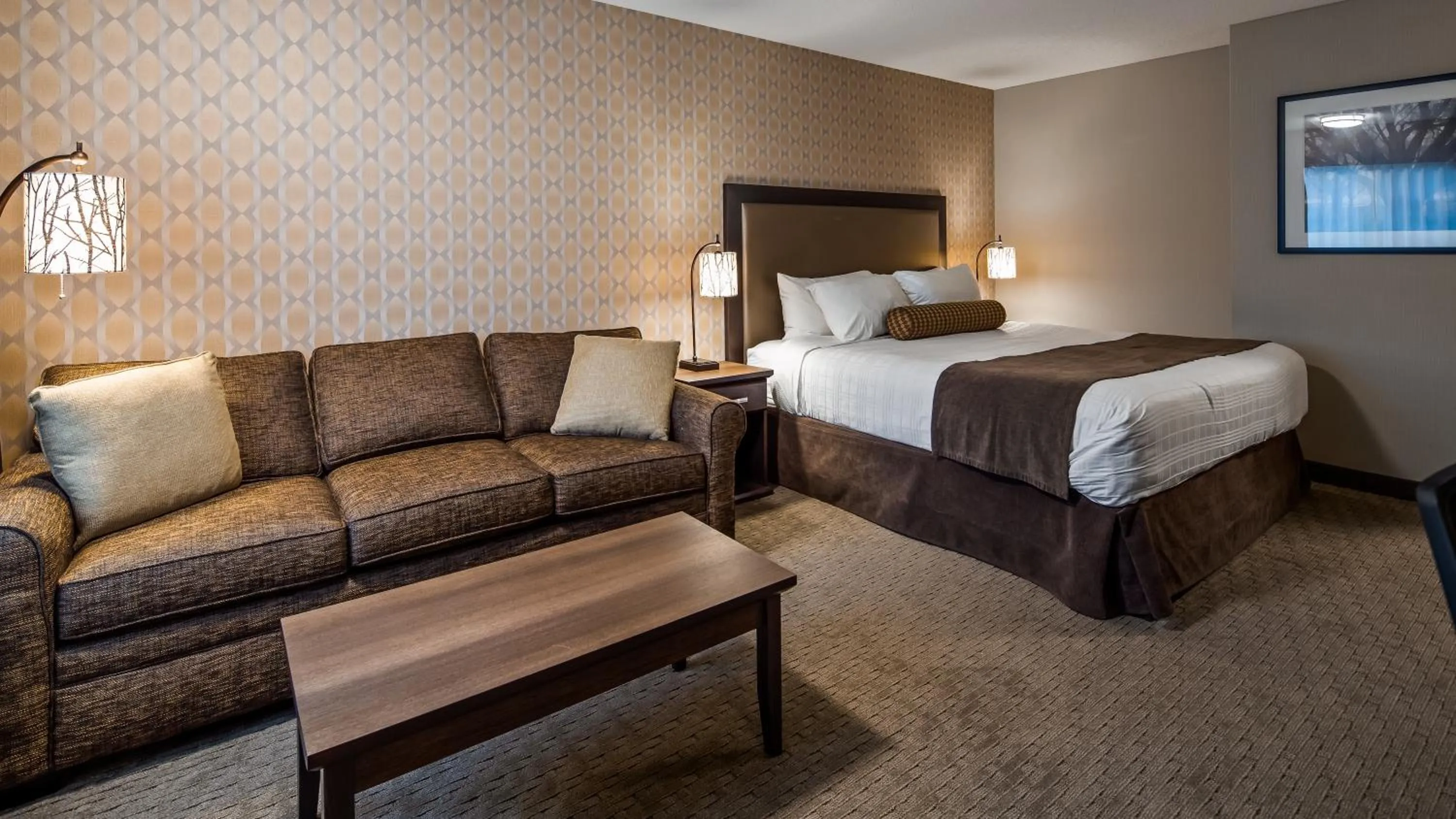 Bed in Best Western Plus Country Meadows Inn