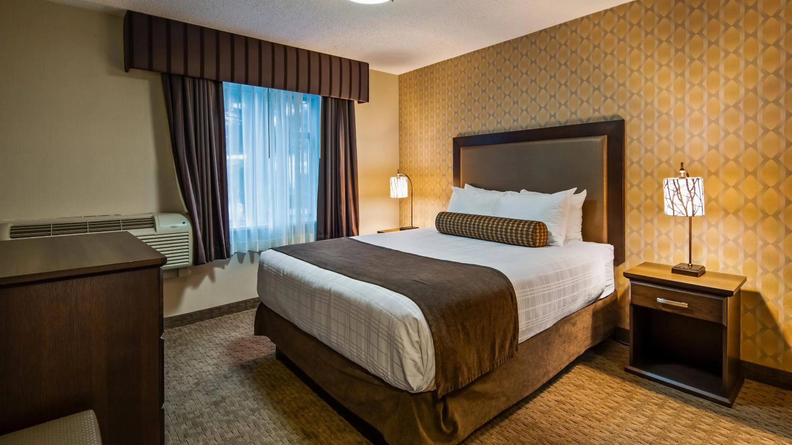 Bed in Best Western Plus Country Meadows Inn