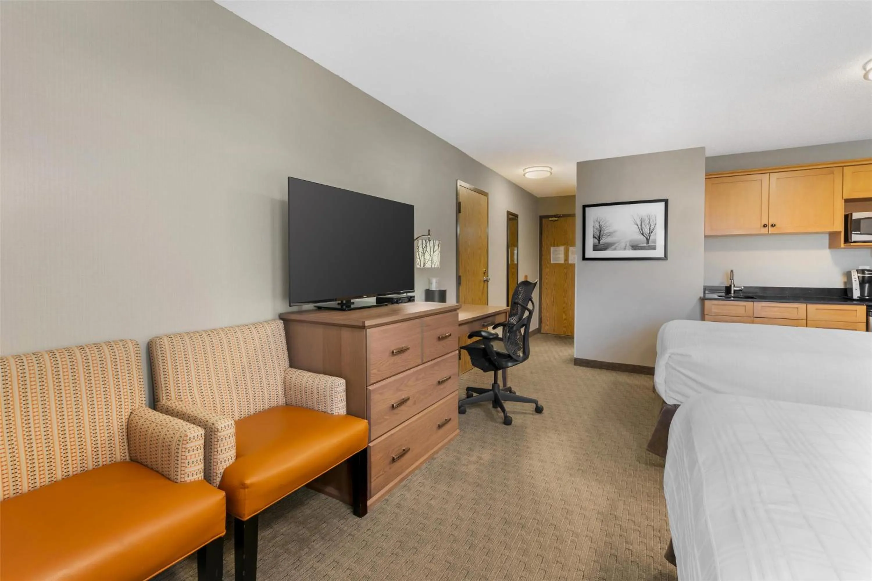 Bedroom in Best Western Plus Country Meadows Inn