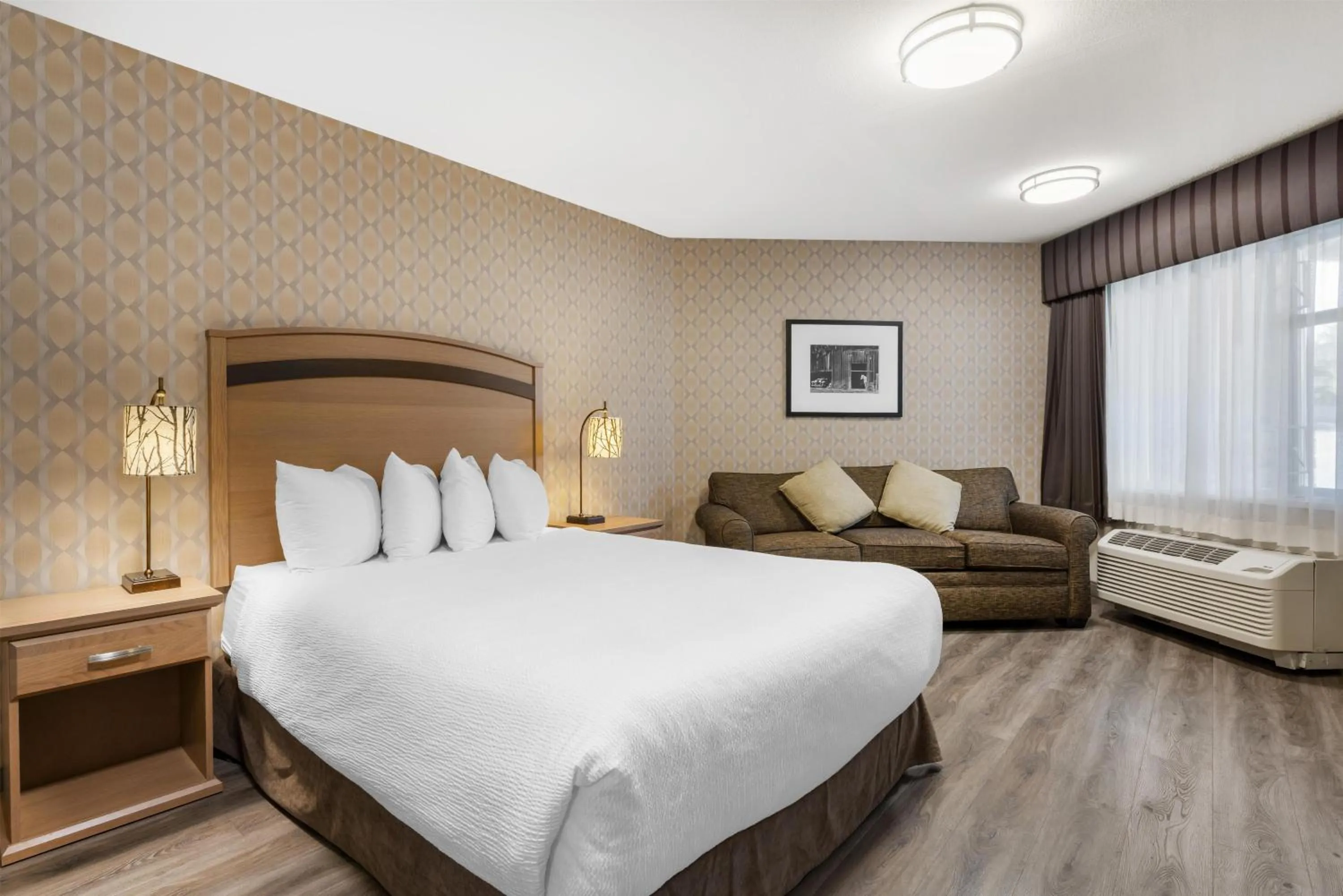 Bedroom, Bed in Best Western Plus Country Meadows Inn