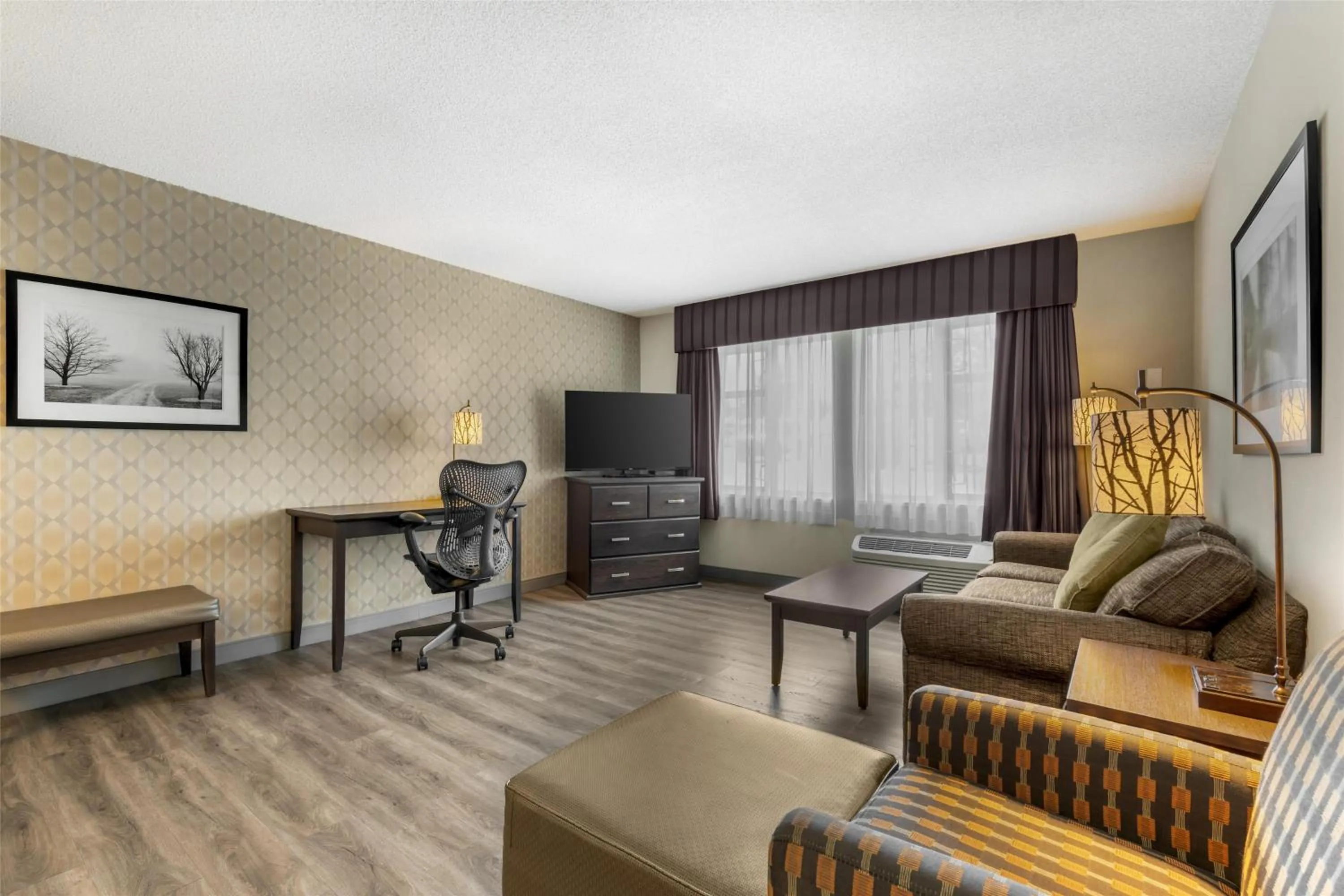 Bedroom in Best Western Plus Country Meadows Inn