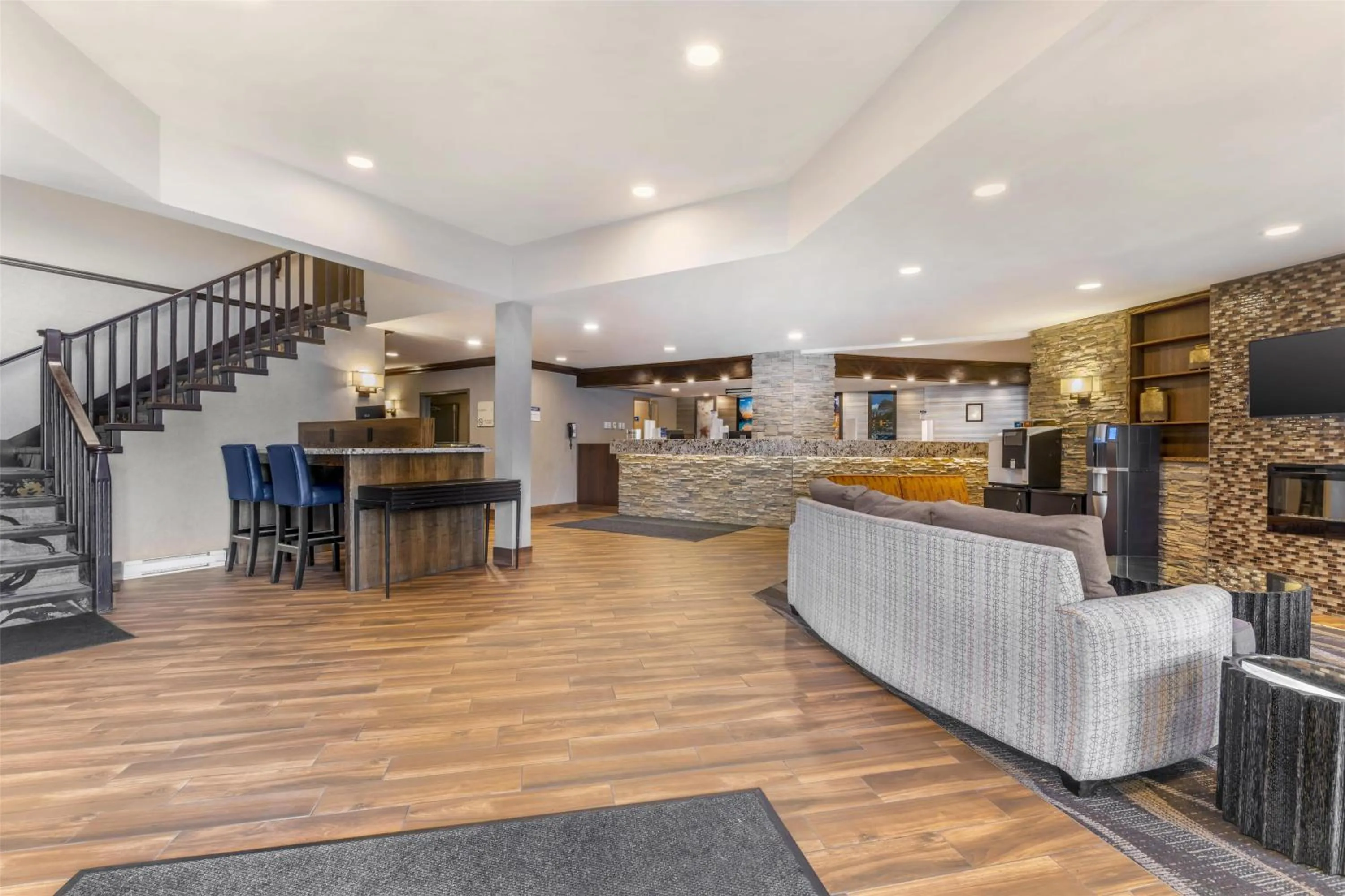 Lobby or reception in Best Western Plus Country Meadows Inn