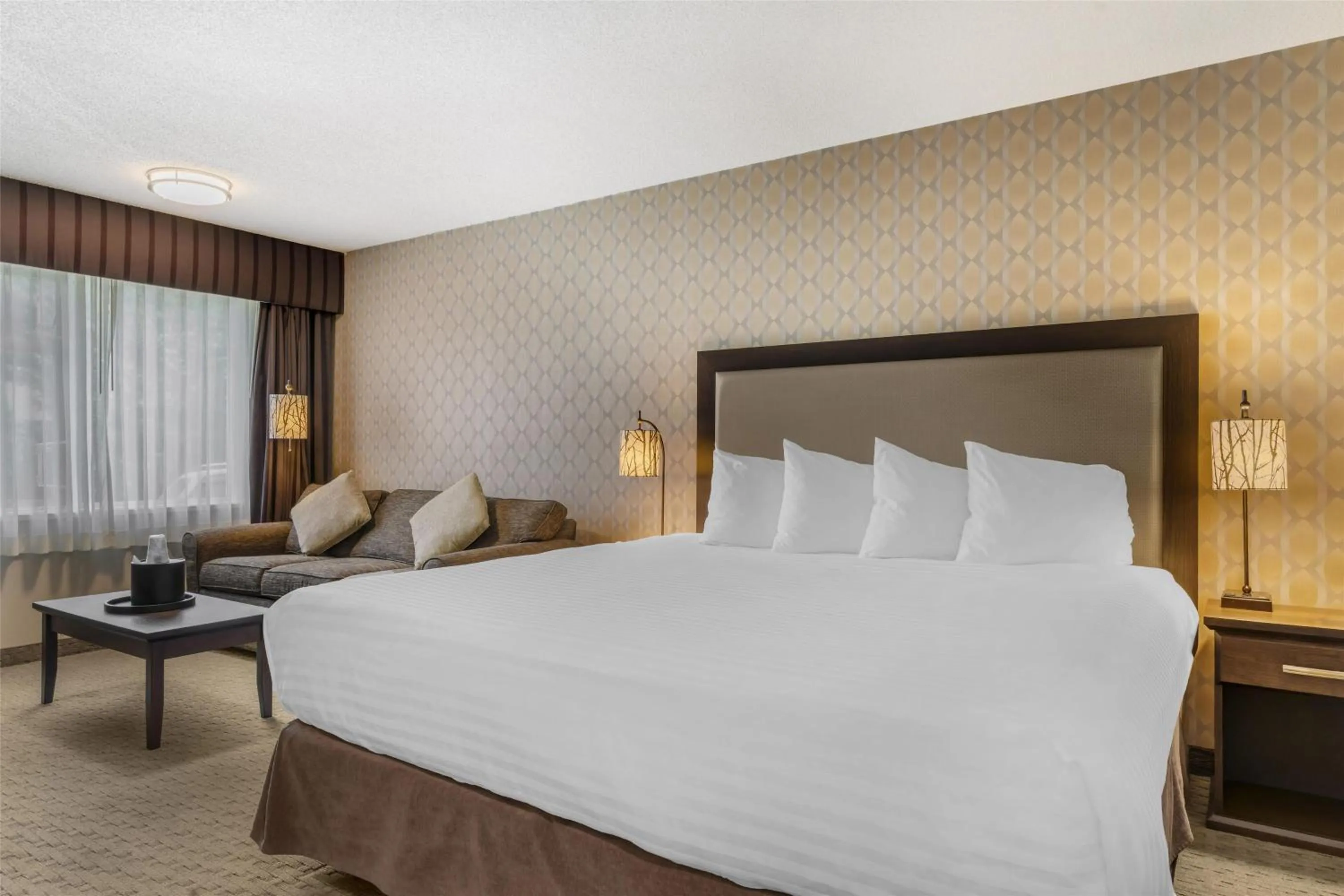 Bedroom, Bed in Best Western Plus Country Meadows Inn