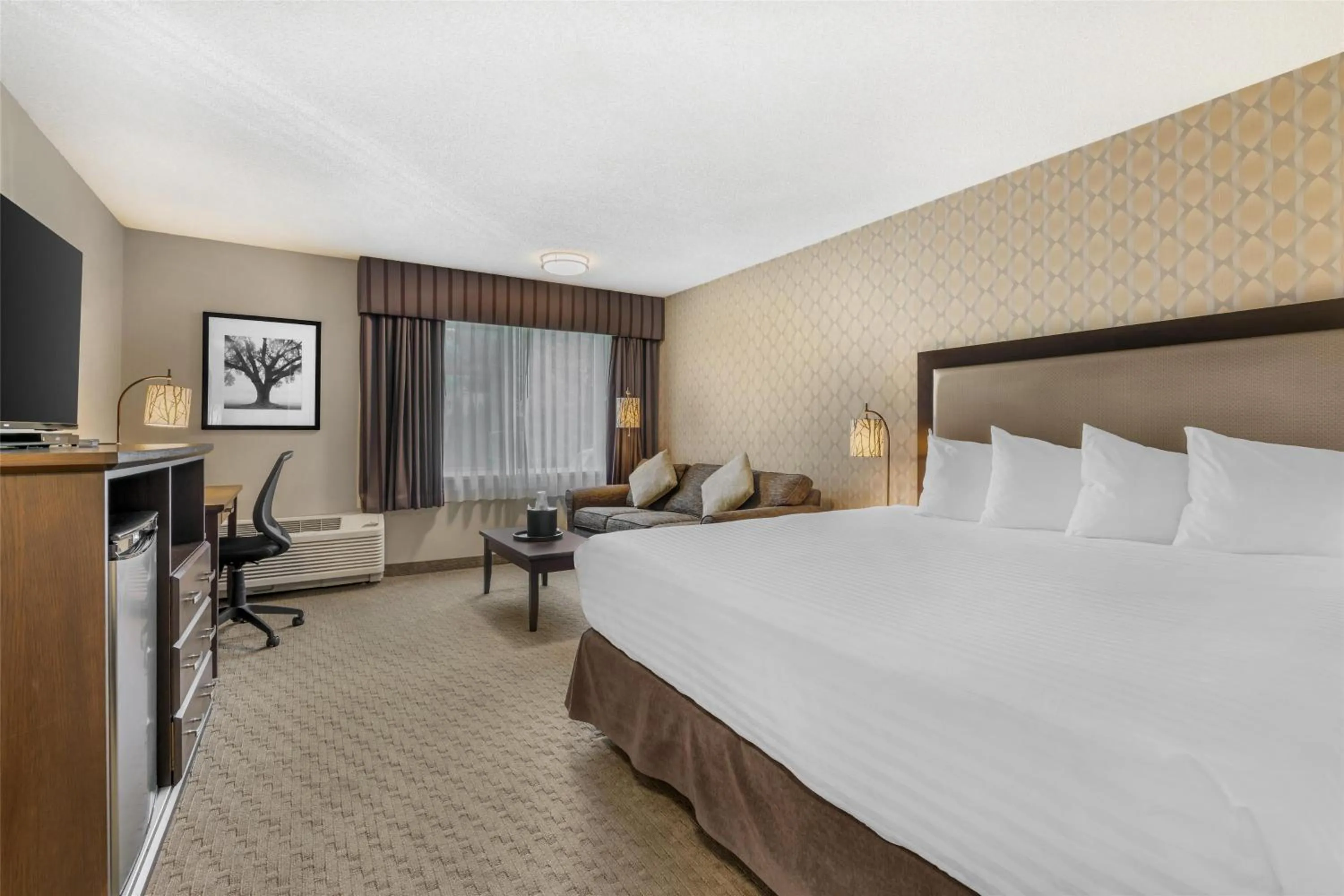 Bedroom, Bed in Best Western Plus Country Meadows Inn