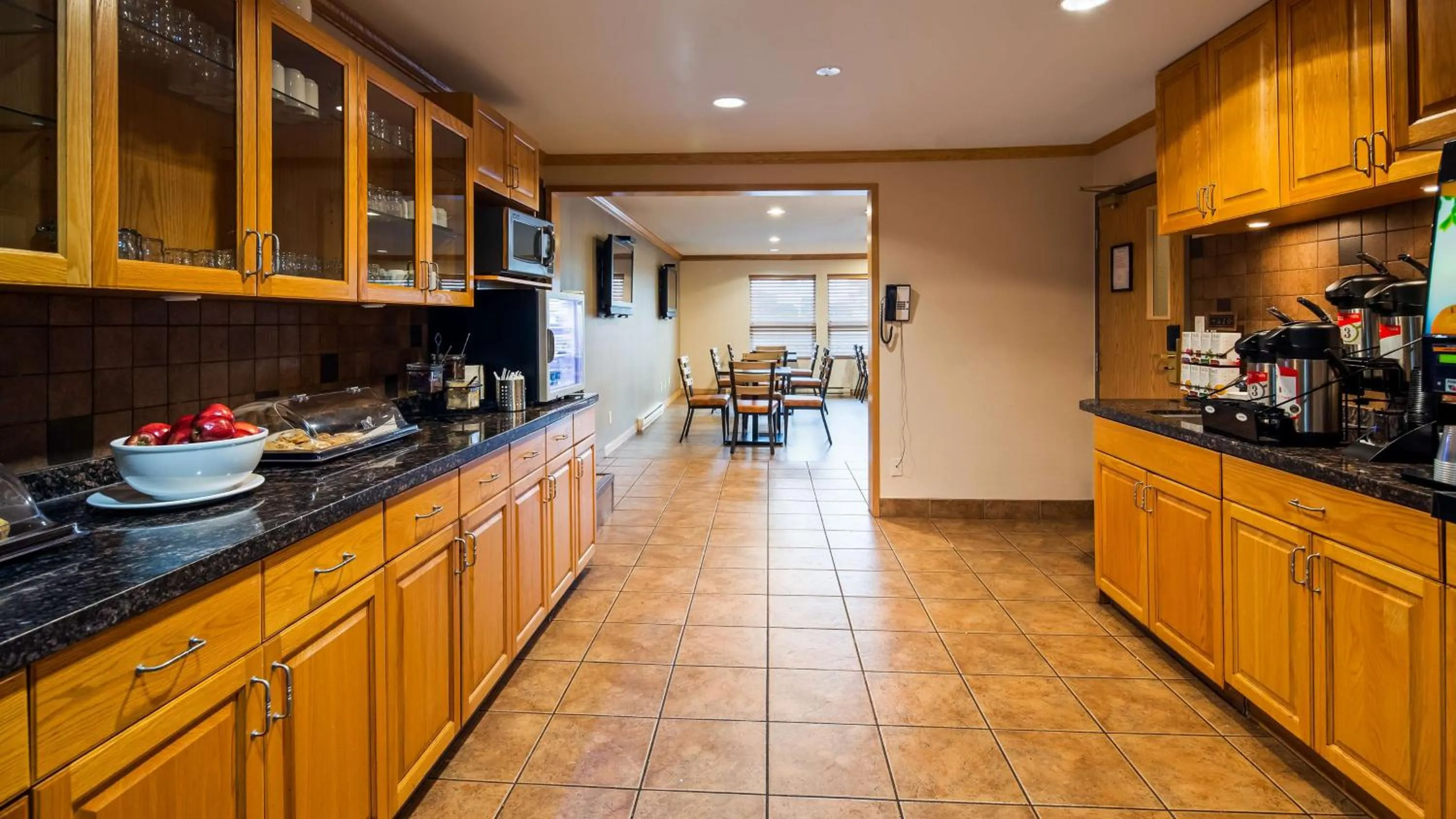 Breakfast in Best Western Plus Country Meadows Inn