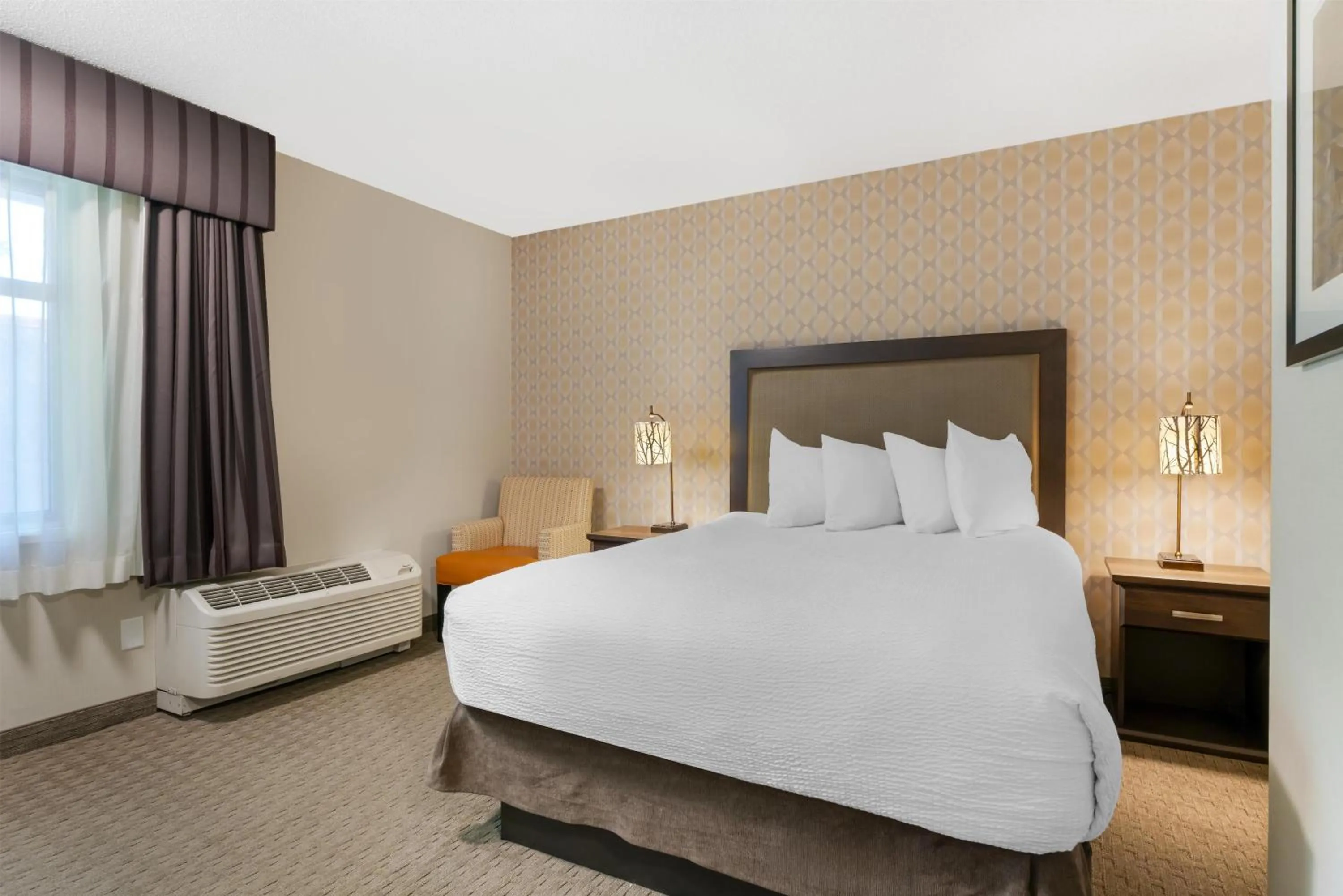 Bedroom, Bed in Best Western Plus Country Meadows Inn