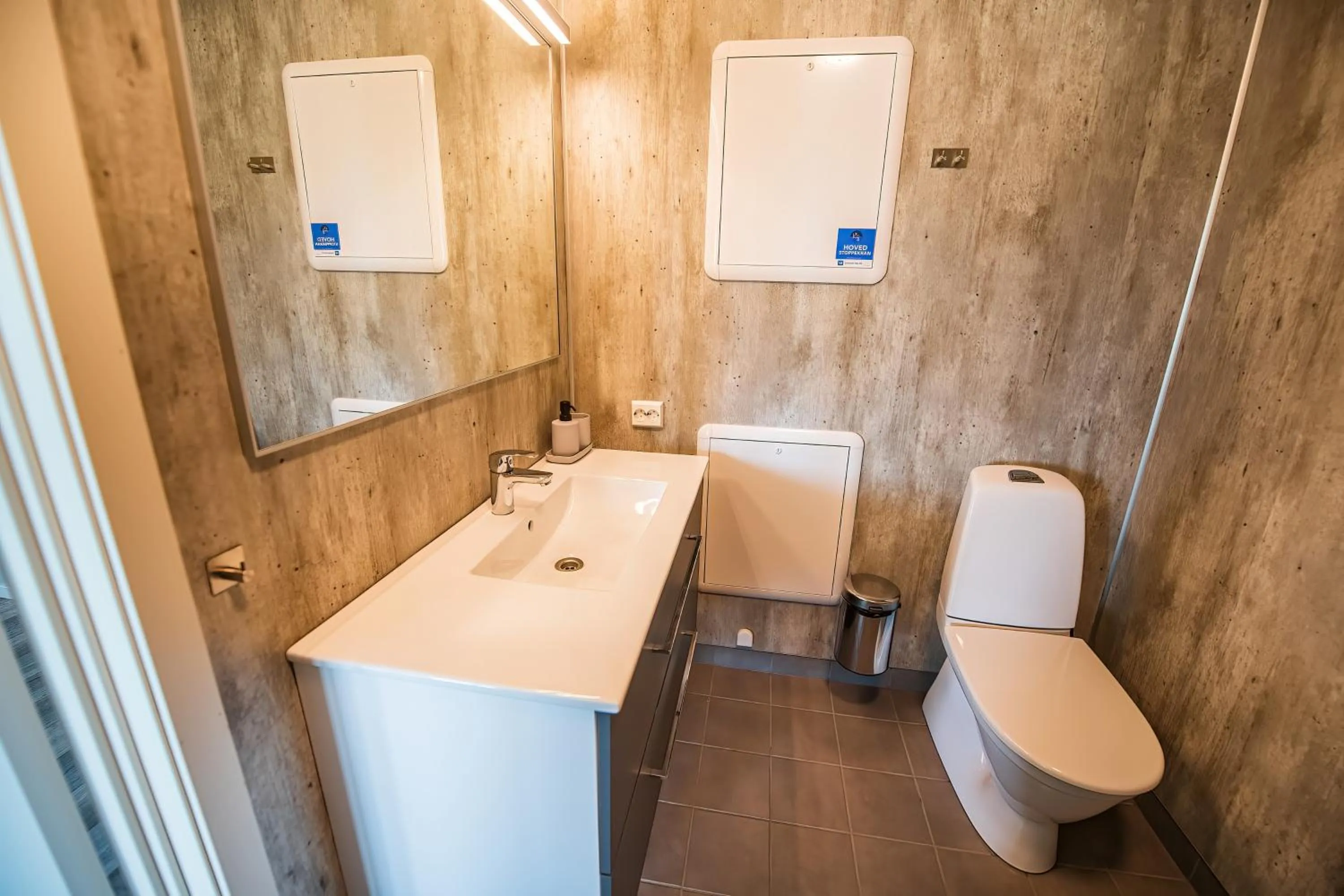 Shower in Senja Fjordhotell and Apartments