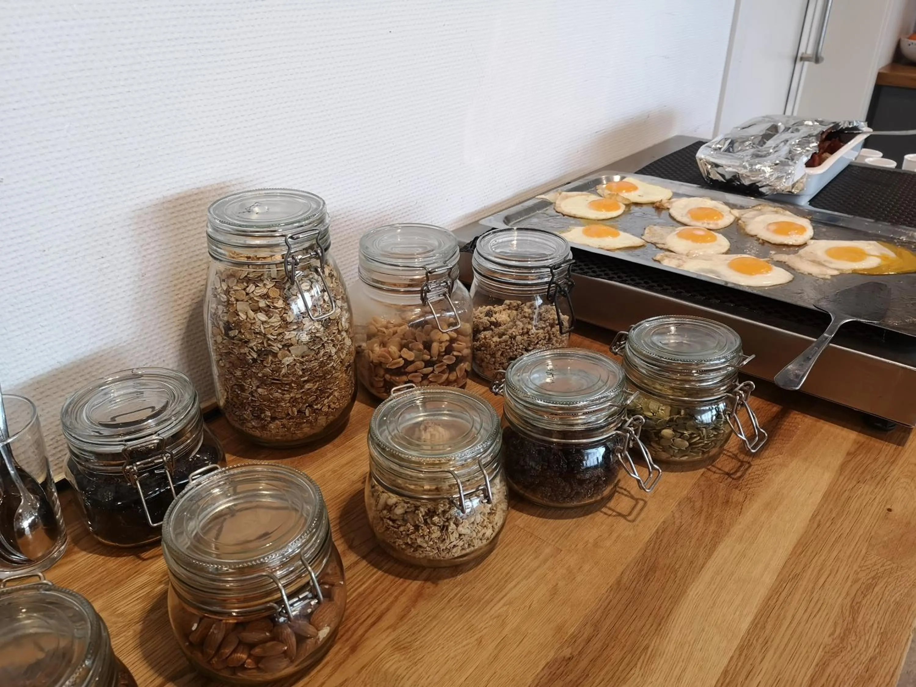 Breakfast in Senja Fjordhotell and Apartments