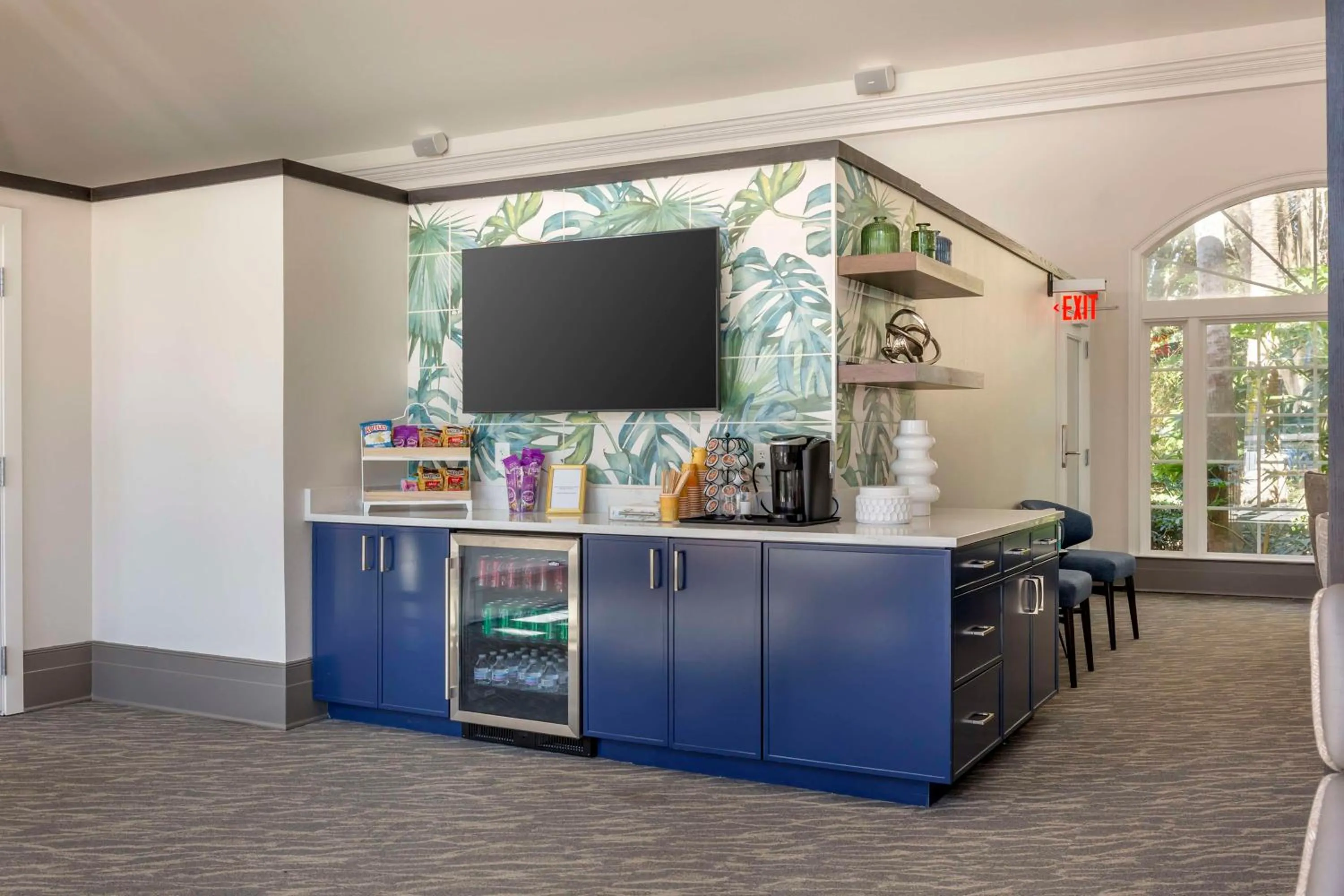 Dining area in Hilton Grand Vacations Club SeaWorld Orlando