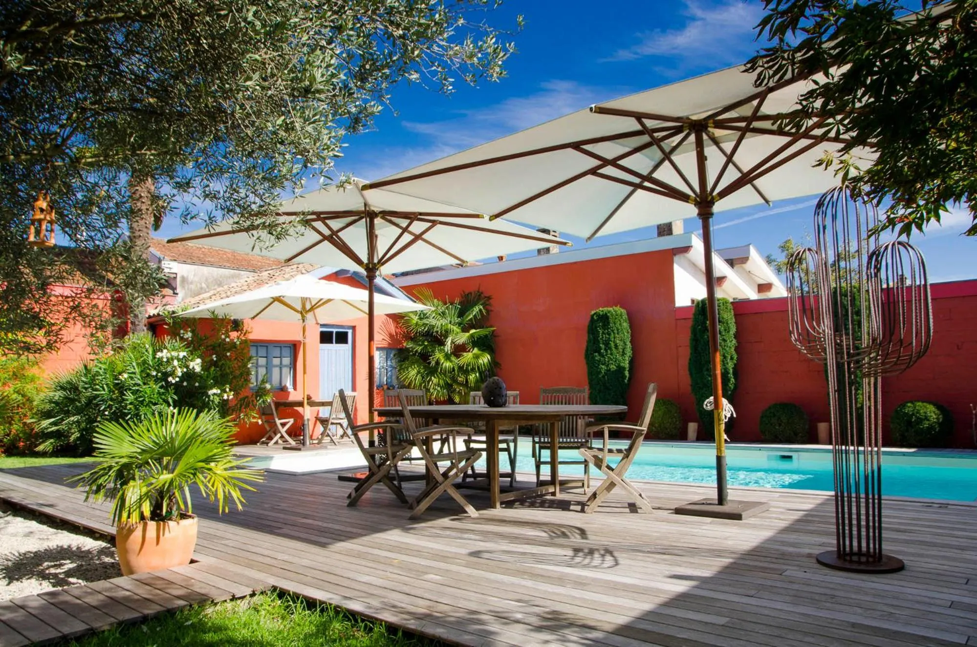 Patio in La Ferrade Chambres d'Hôtes B&B