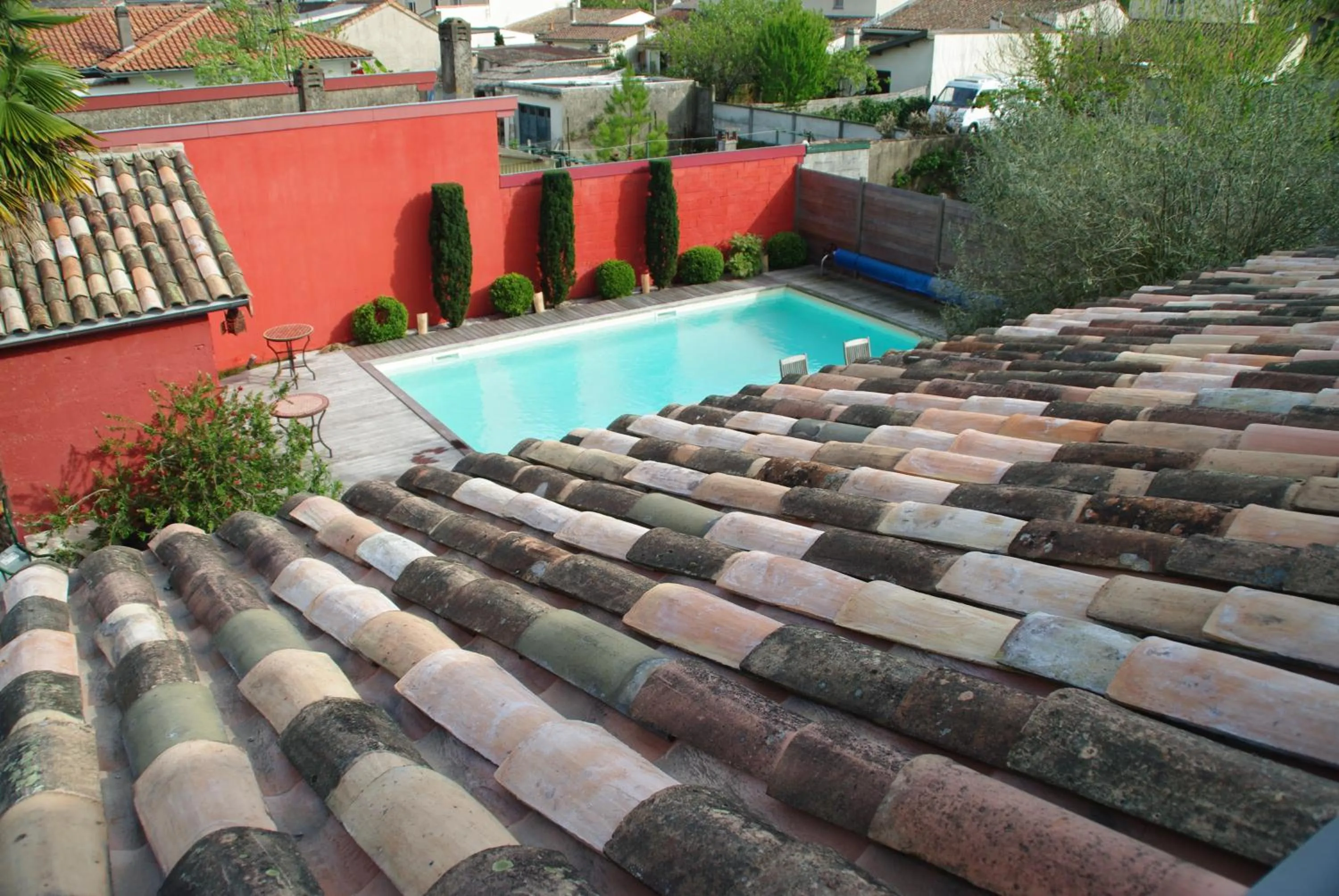 Pool view in La Ferrade Chambres d'Hôtes B&B