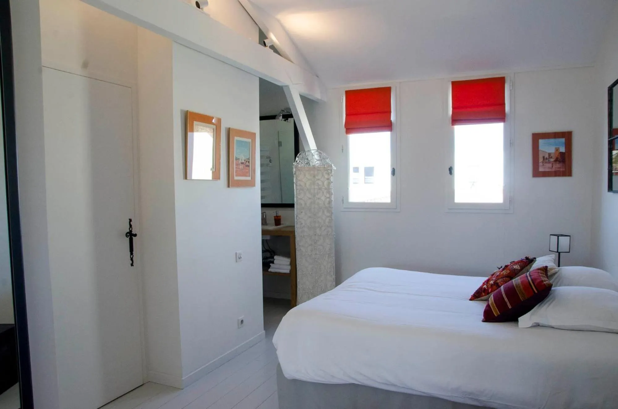 Bed in La Ferrade Chambres d'Hôtes B&B