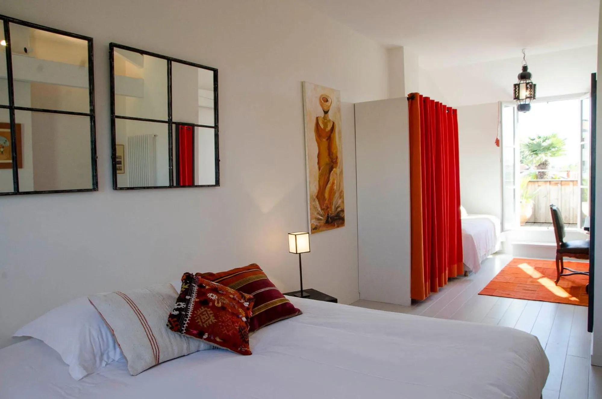 Balcony/Terrace, Bed in La Ferrade Chambres d'Hôtes B&B