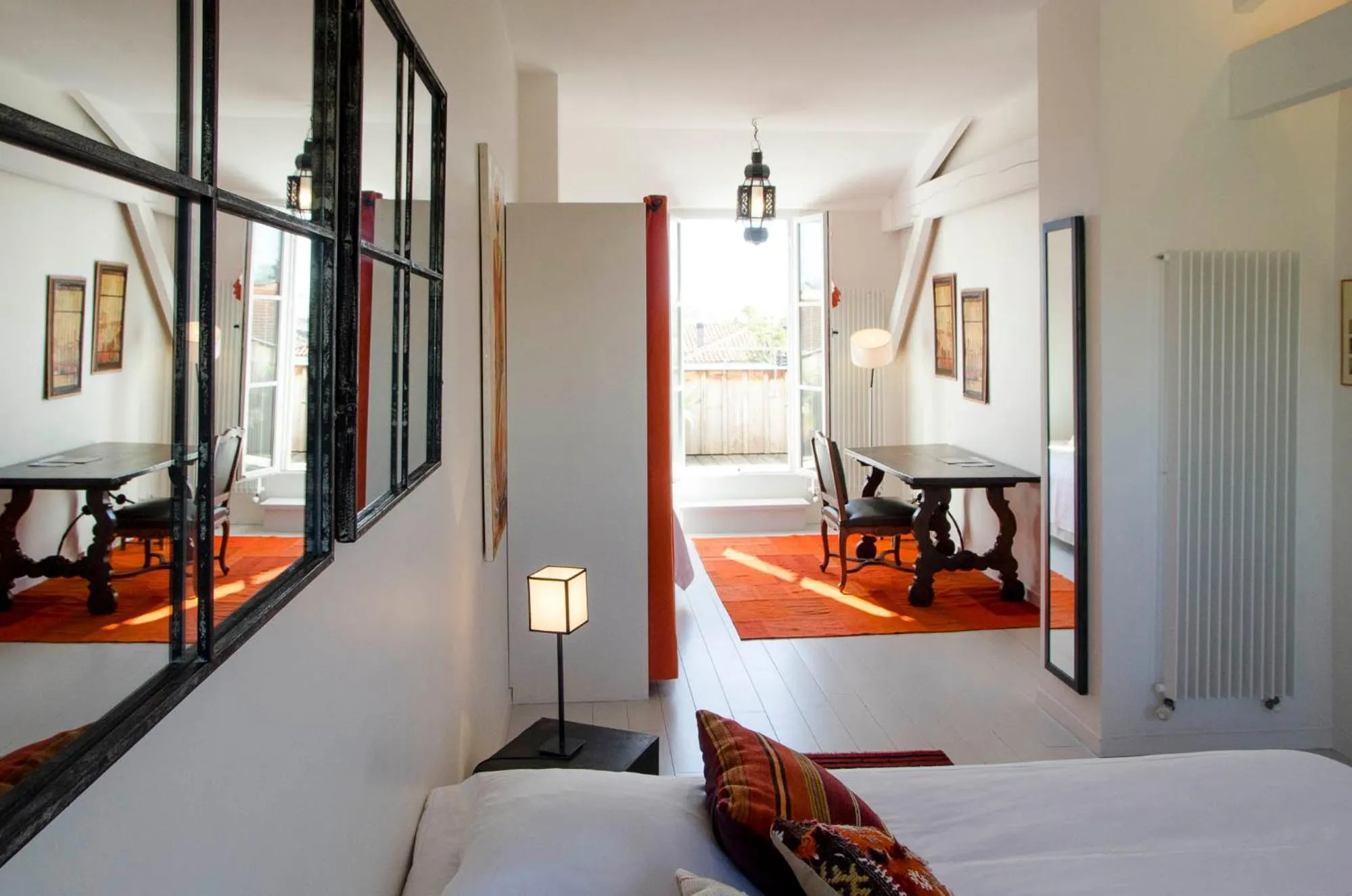 Bed in La Ferrade Chambres d'Hôtes B&B