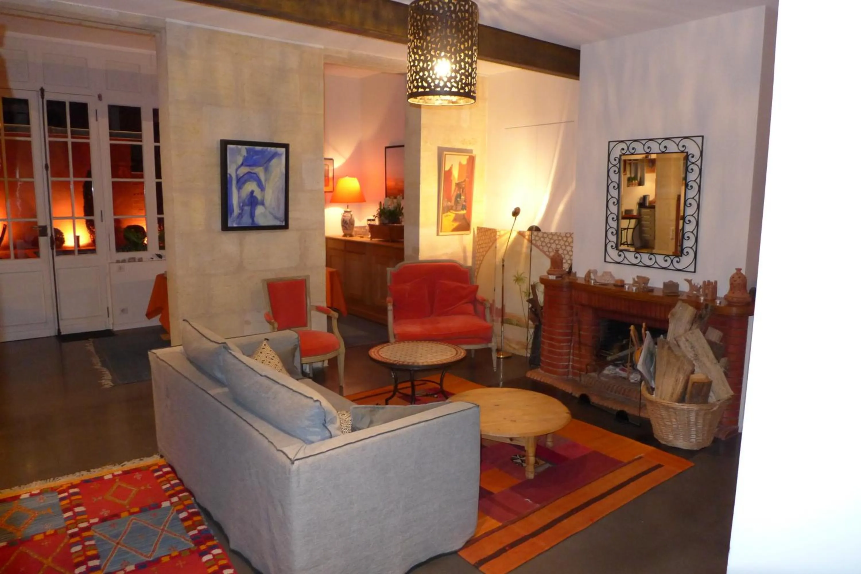 Living room in La Ferrade Chambres d'Hôtes B&B