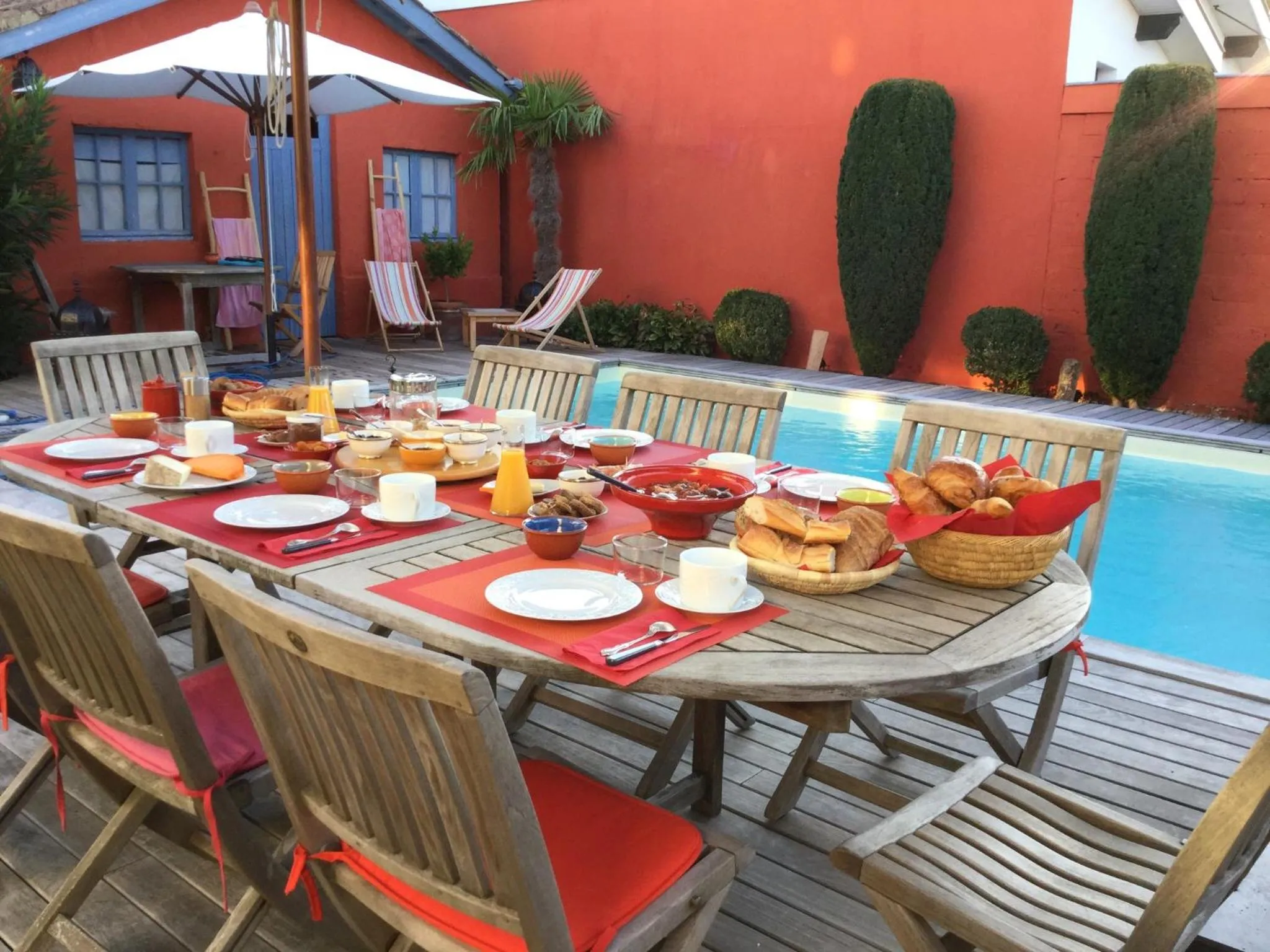 Patio in La Ferrade Chambres d'Hôtes B&B