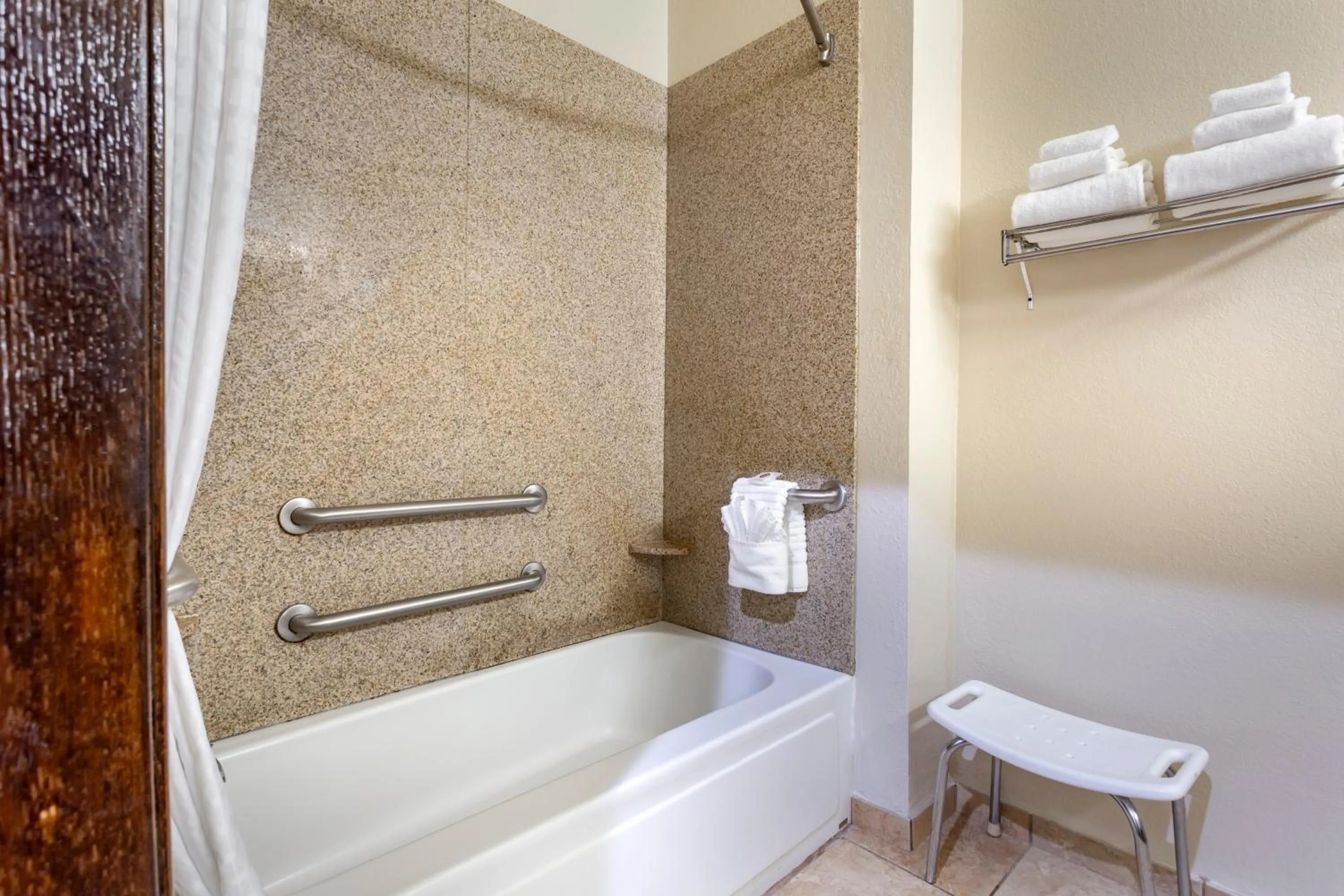 Bath in Comfort Inn Hobart-Merrillville I-65