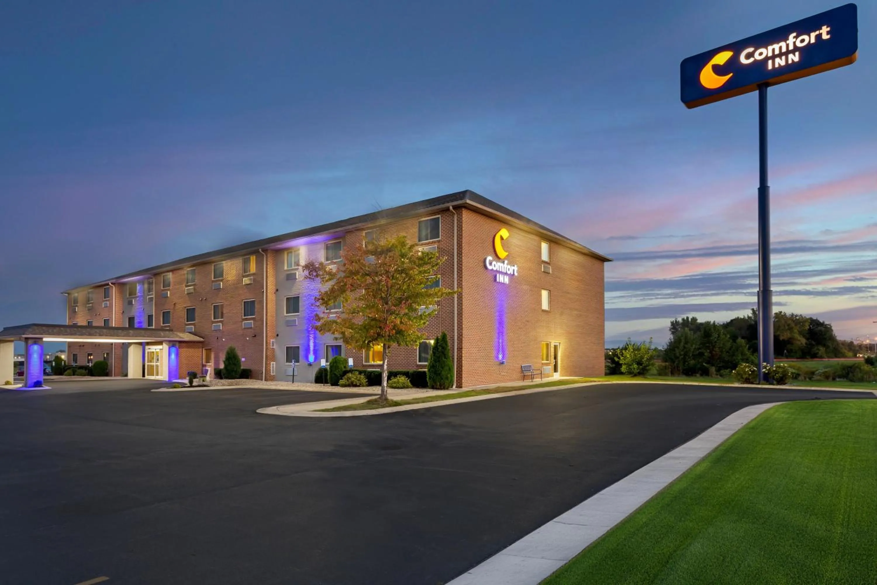 Property building in Comfort Inn Hobart-Merrillville I-65