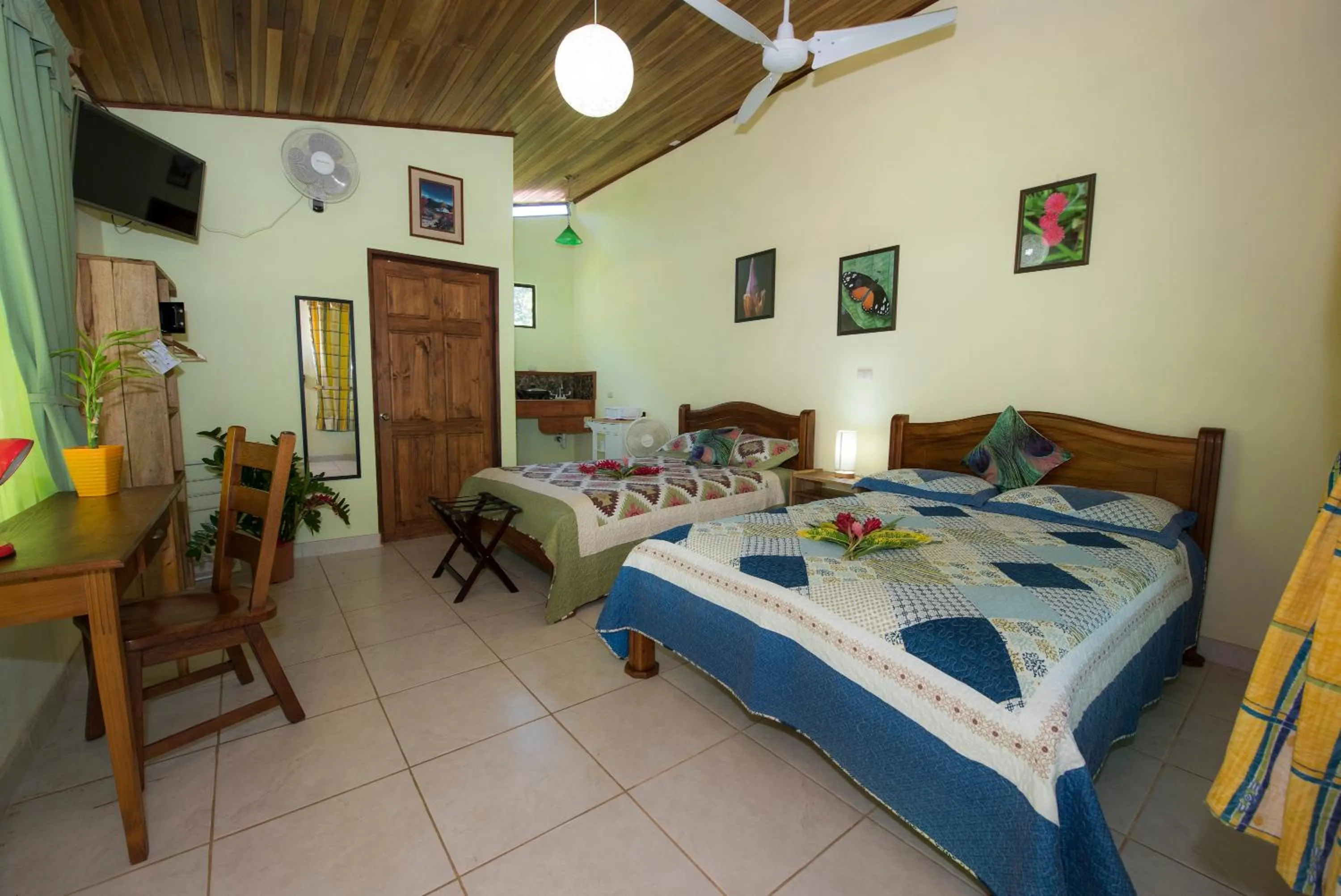 Quadruple Room with Private Bathroom - Fully Equipped in Hotel Sunshine Caribe