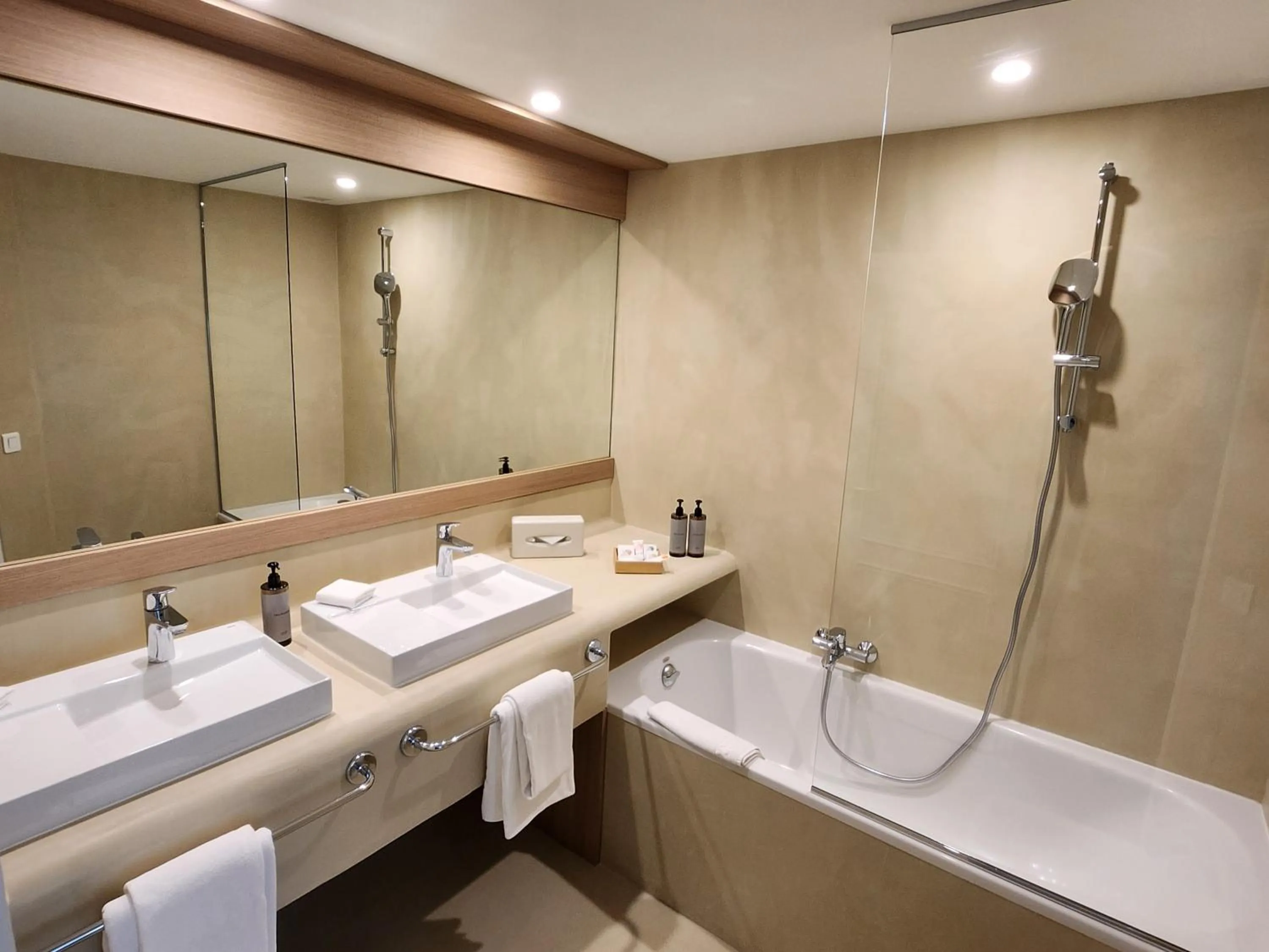 Bathroom in La Belle Aurore