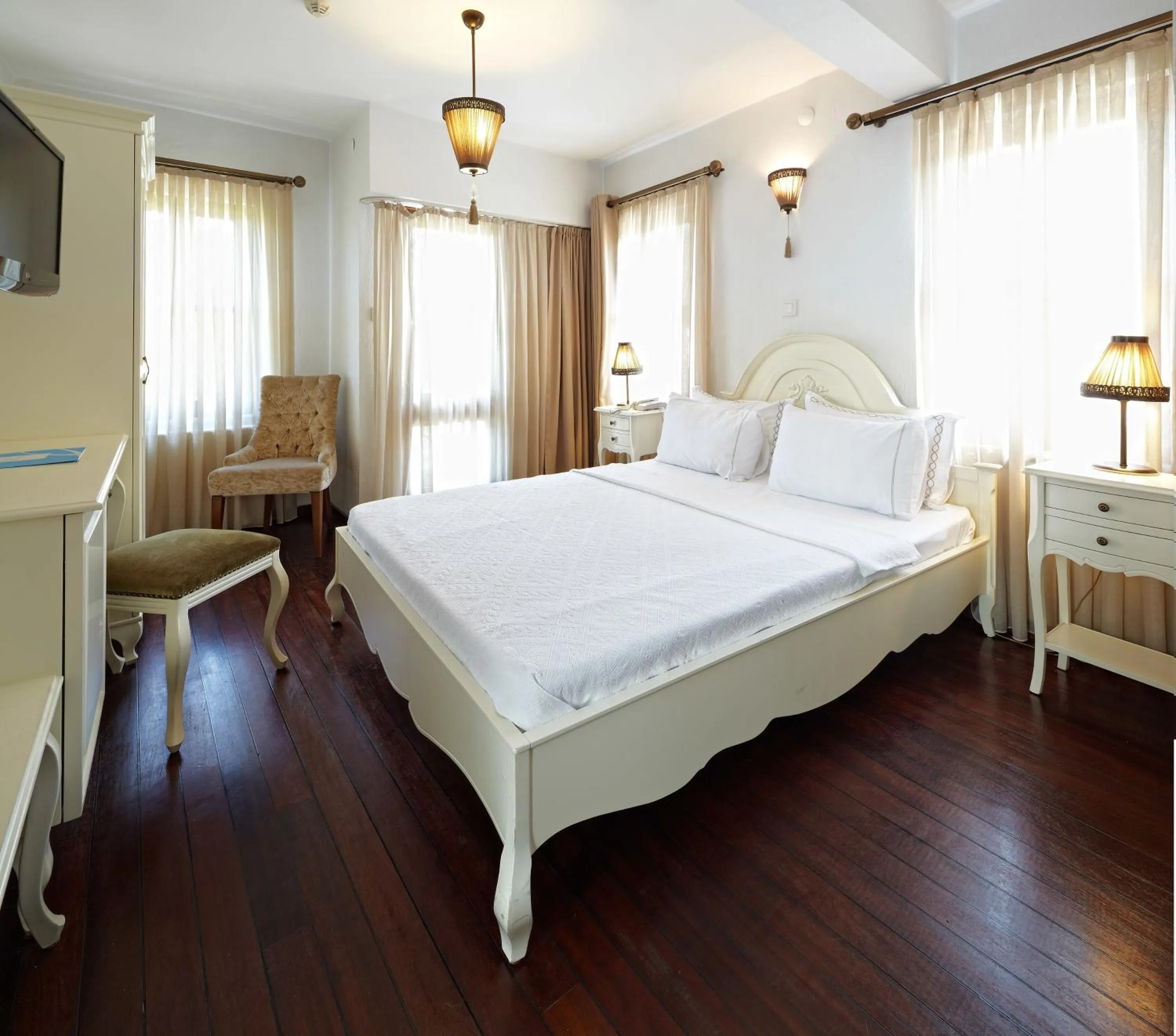 Day, Bed in Ferahi Evler Ayvalık