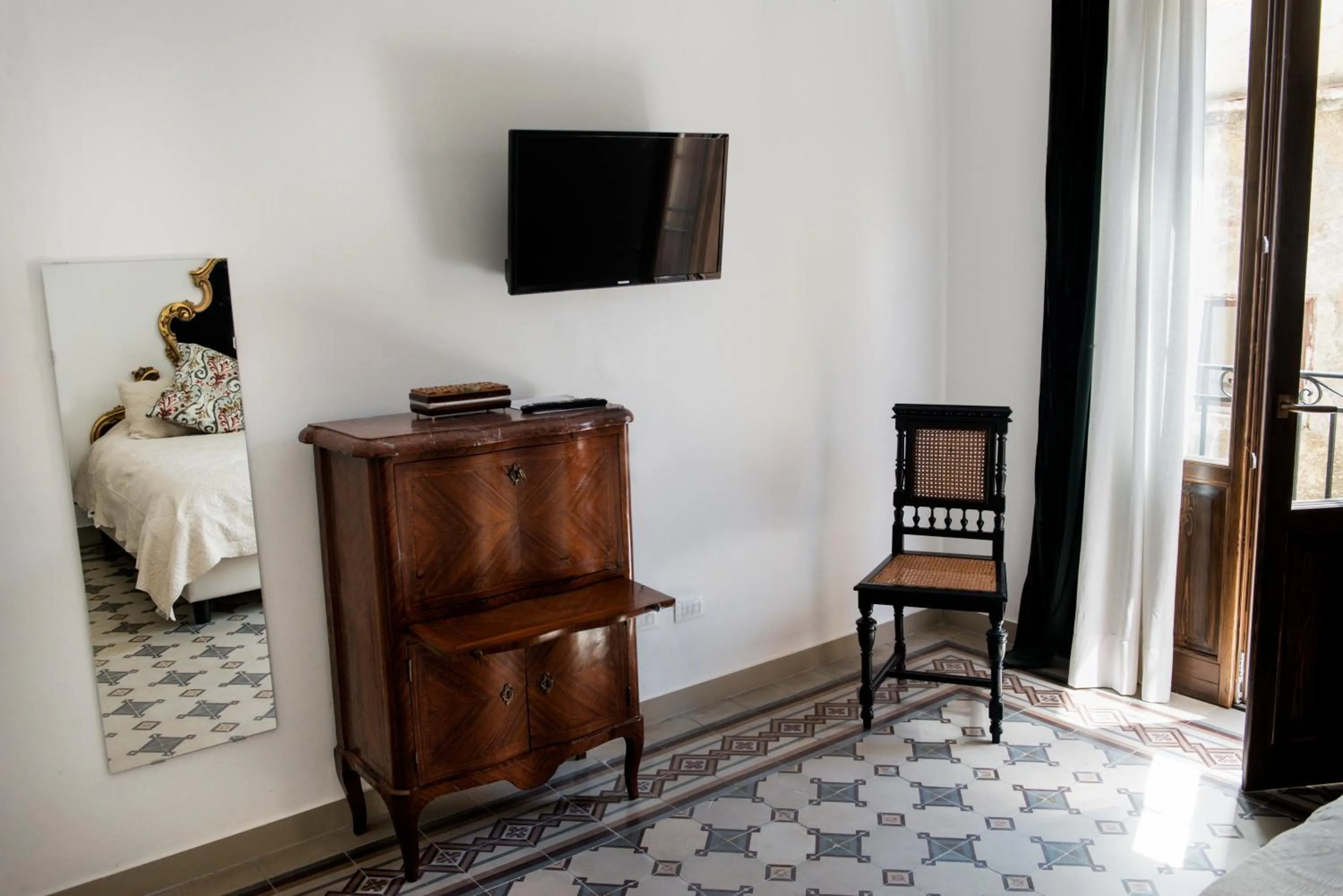 Decorative detail, Bed in B&B Malvasia