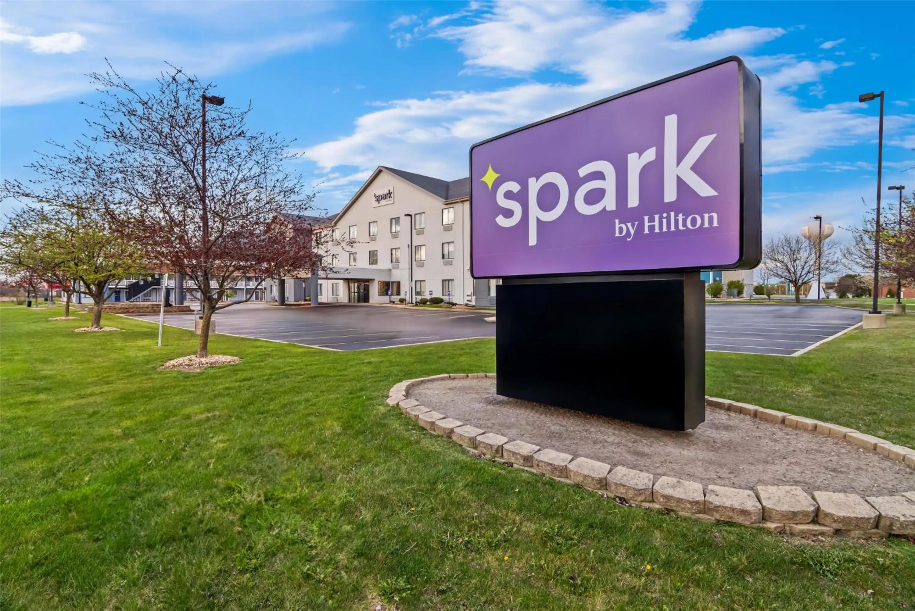 Property building in Spark By Hilton Merrillville