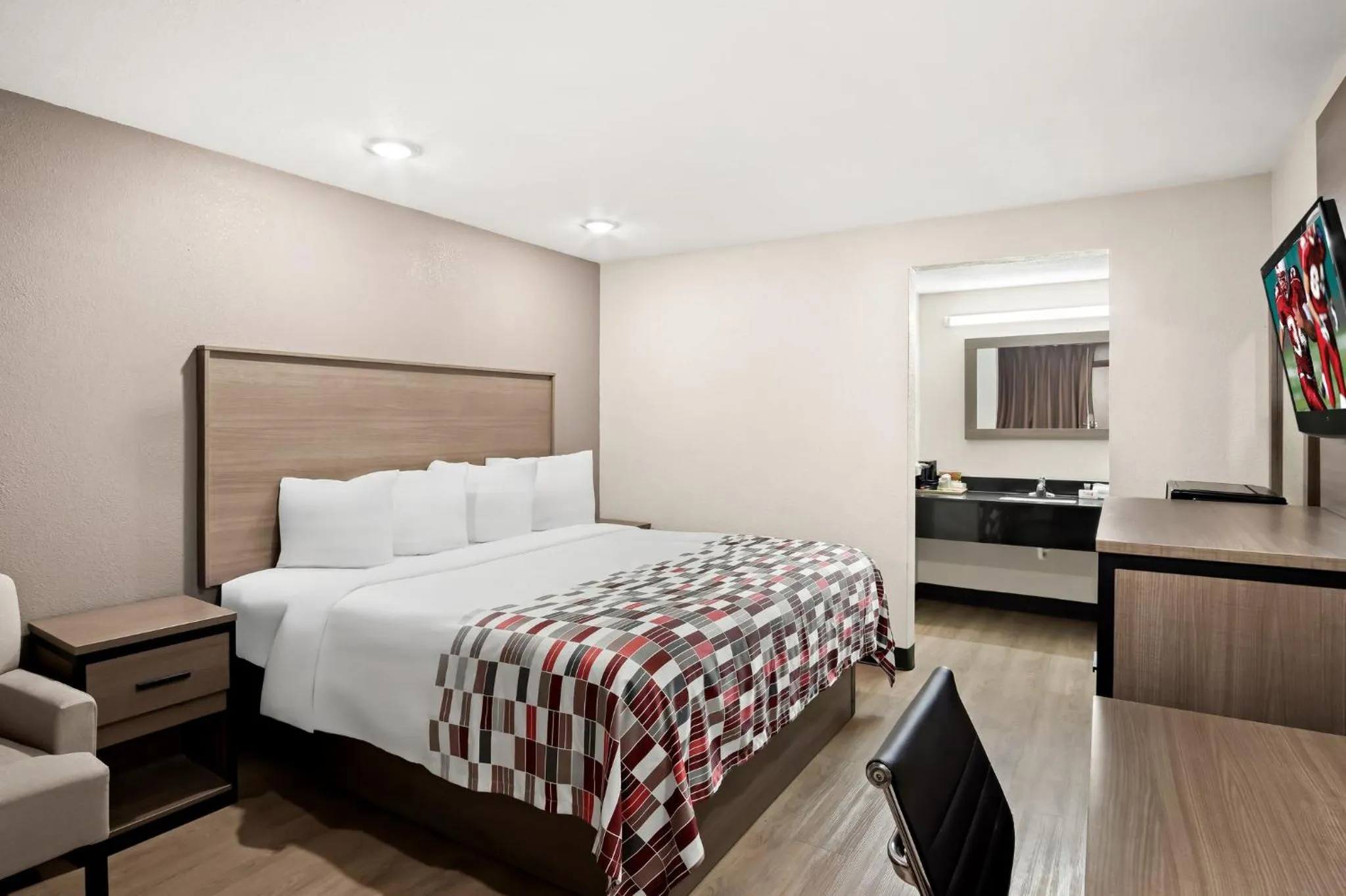 Photo of the whole room, Bed in Red Roof Inn & Conference Center McKinney