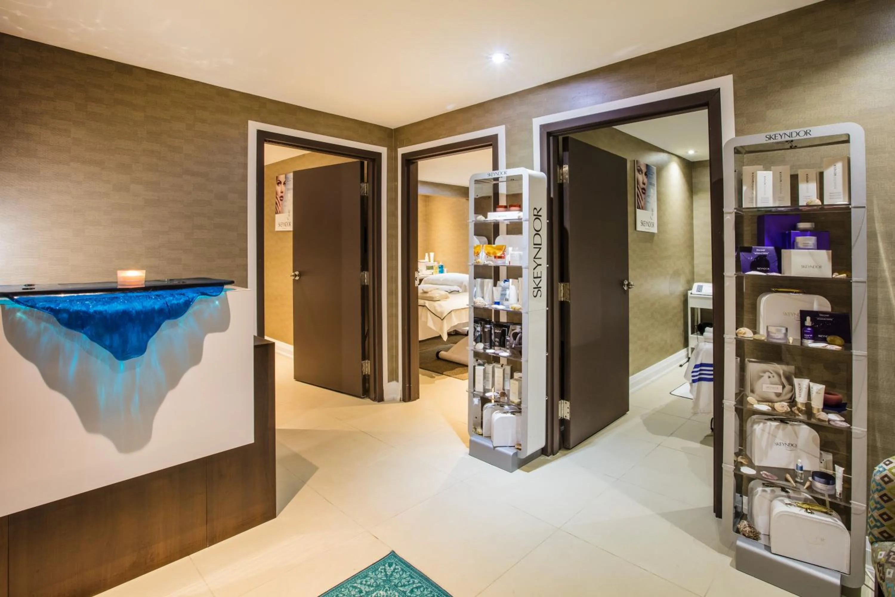 Spa and wellness centre/facilities, Bed in Ramada by Wyndham Jackson's Point