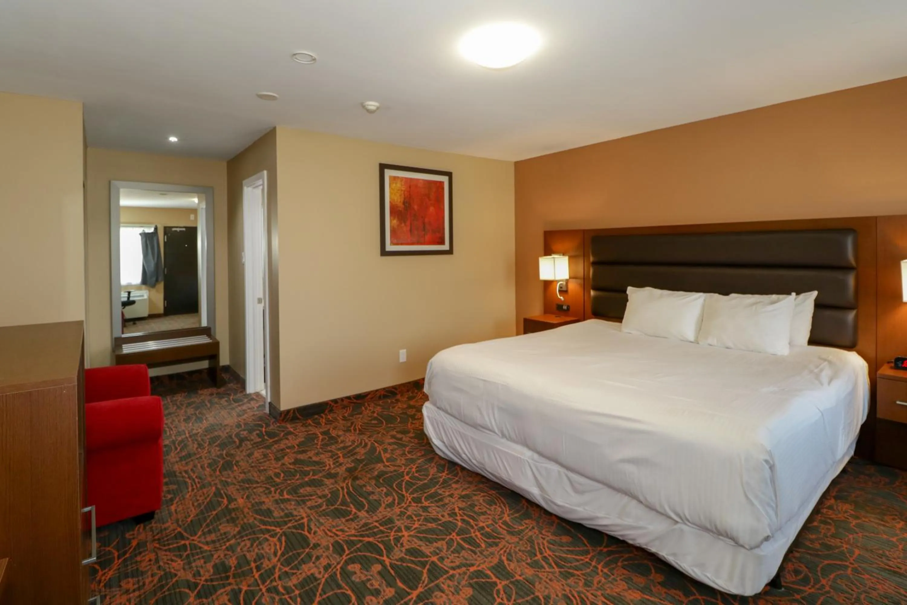 Photo of the whole room, Bed in Ramada by Wyndham Jackson's Point