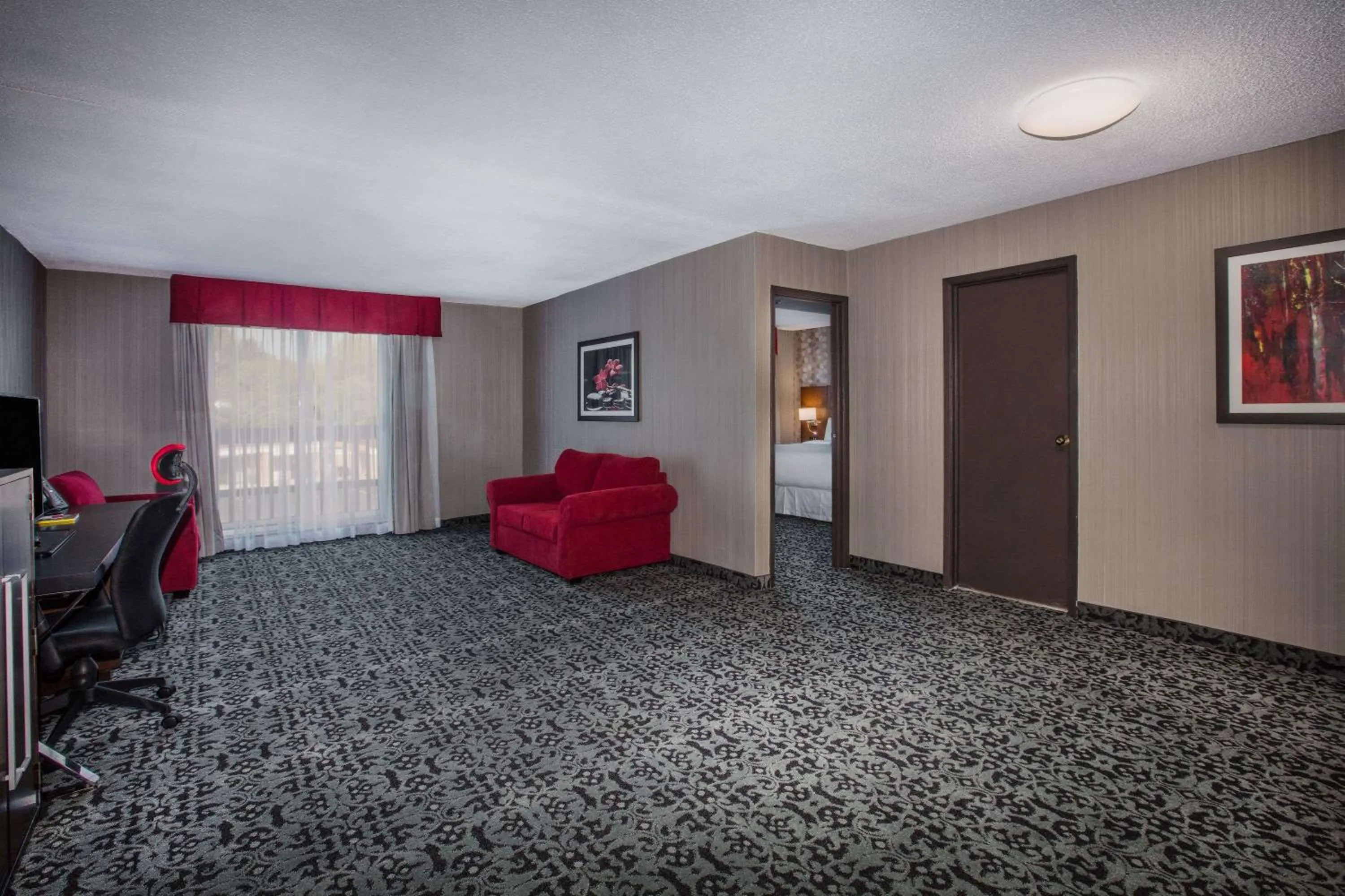 Photo of the whole room in Ramada by Wyndham Jackson's Point